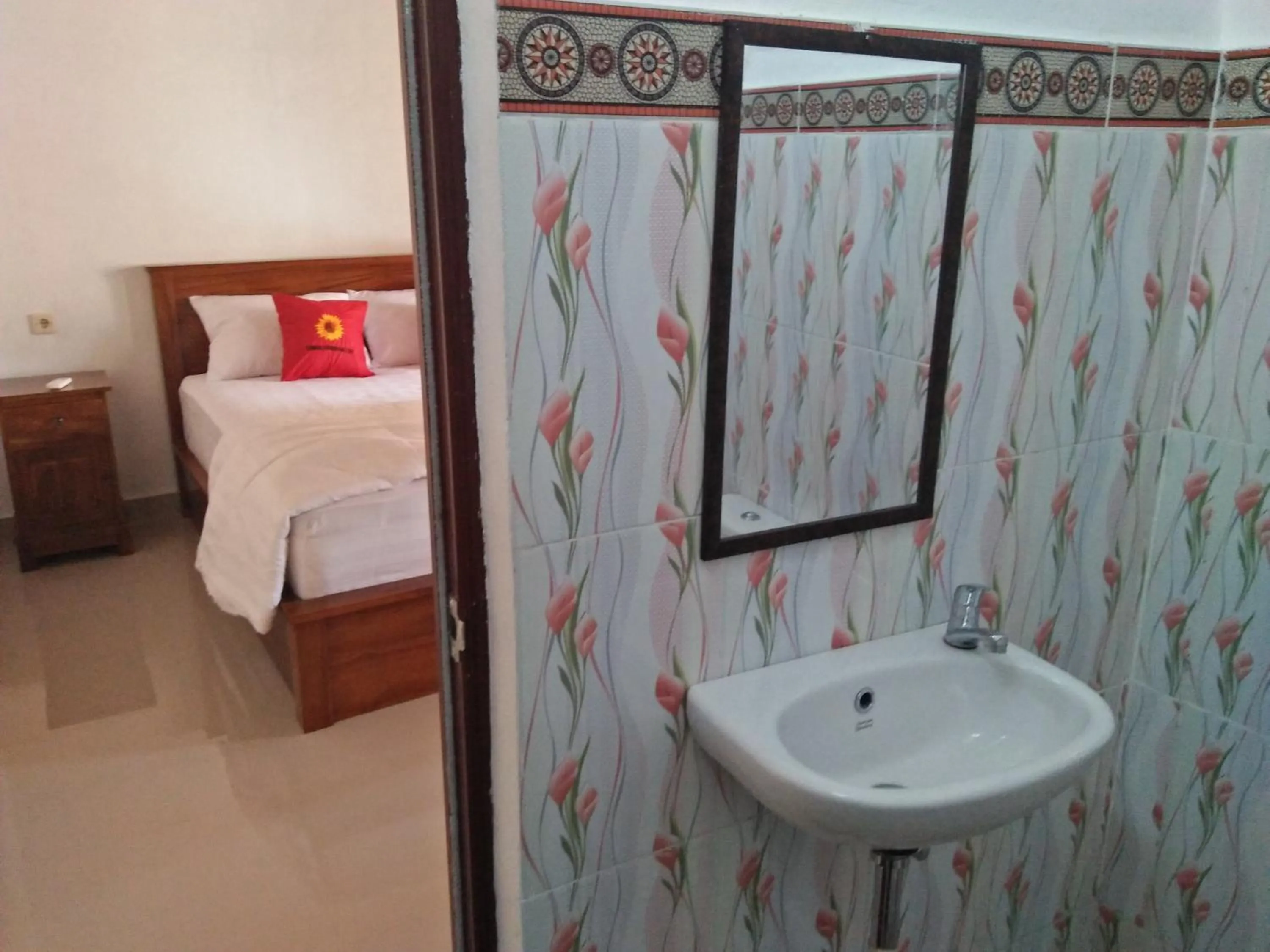 Shower, Bed in Rama Homestay