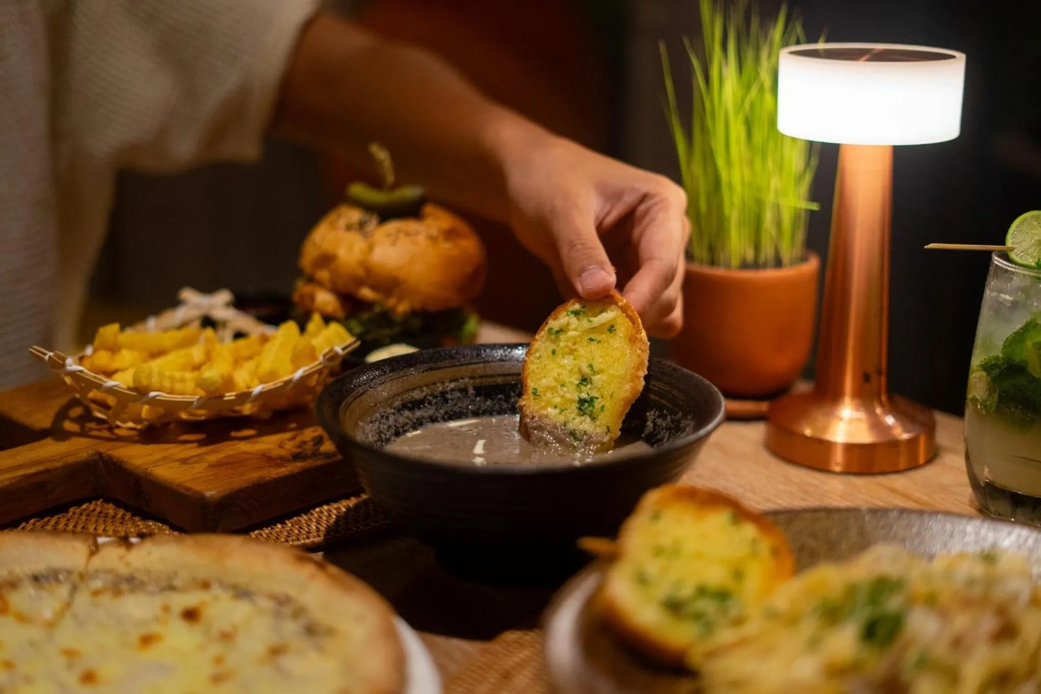 Restaurant/places to eat in Dinso Resort & Villas Phuket, Vignette Collection by IHG