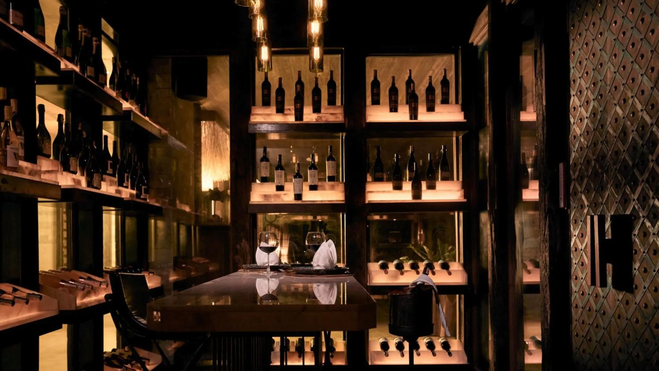 Restaurant/places to eat in Dinso Resort & Villas Phuket, Vignette Collection by IHG