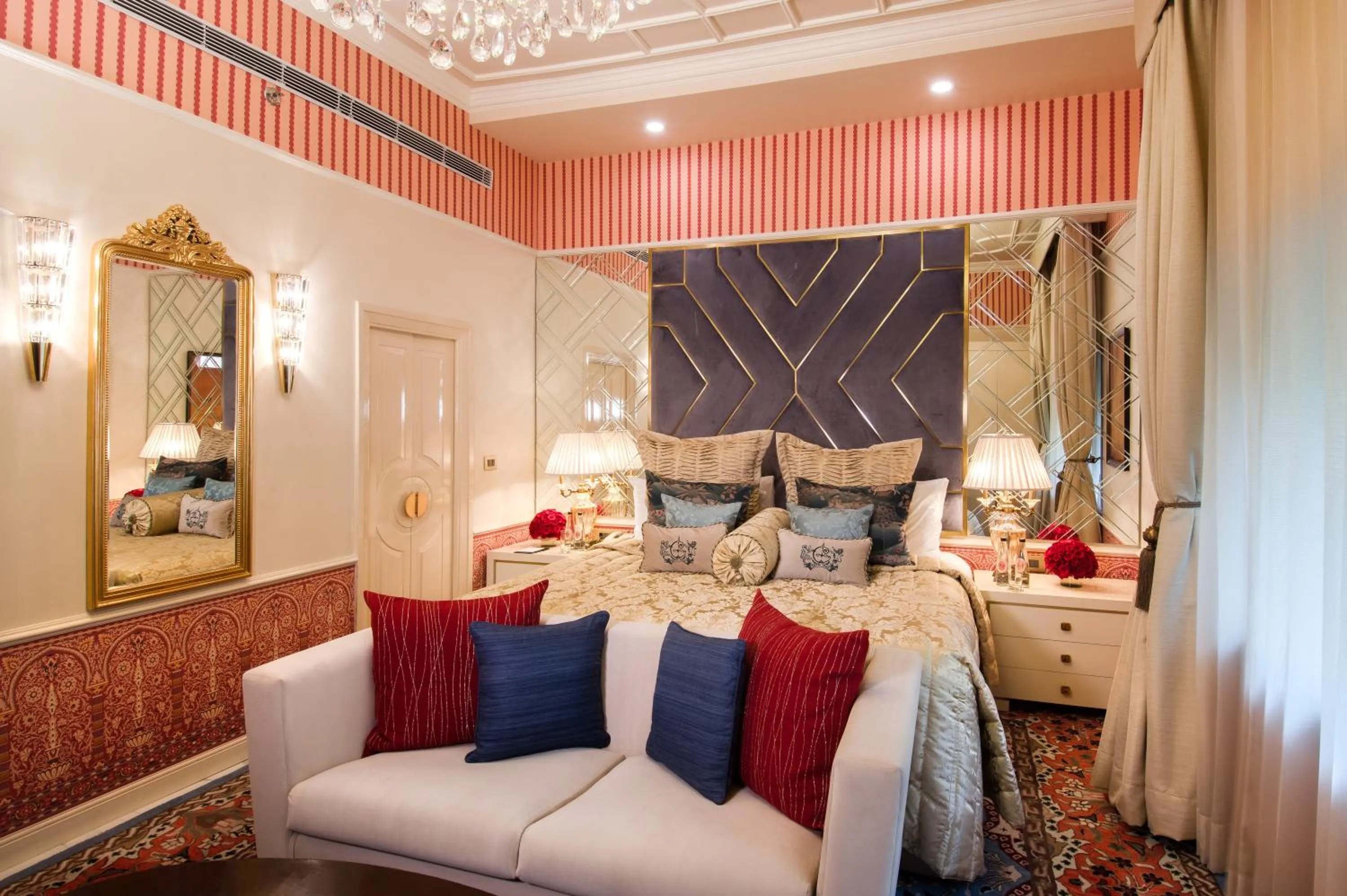 Bed in The Claridges New Delhi