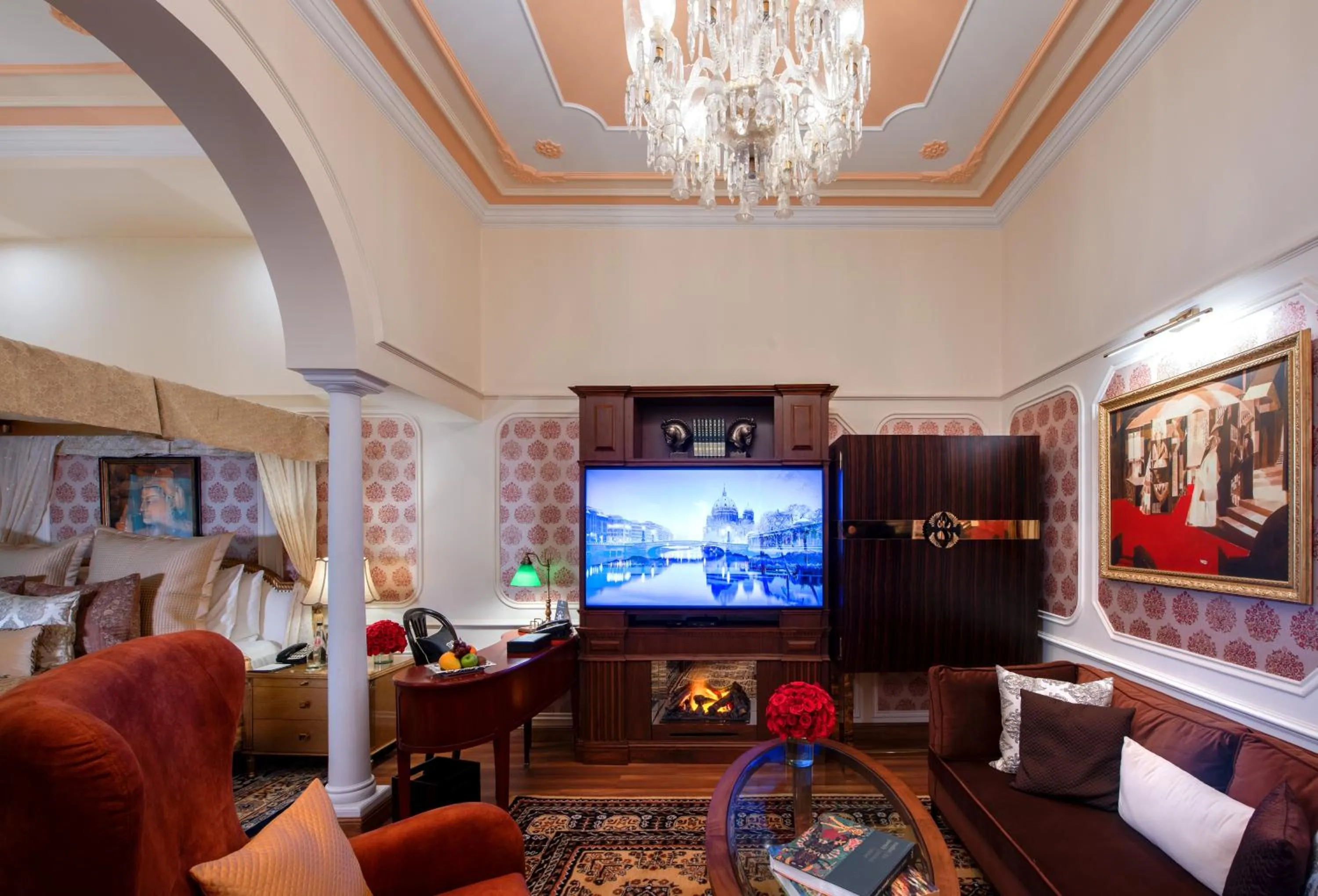 TV and multimedia in The Claridges New Delhi