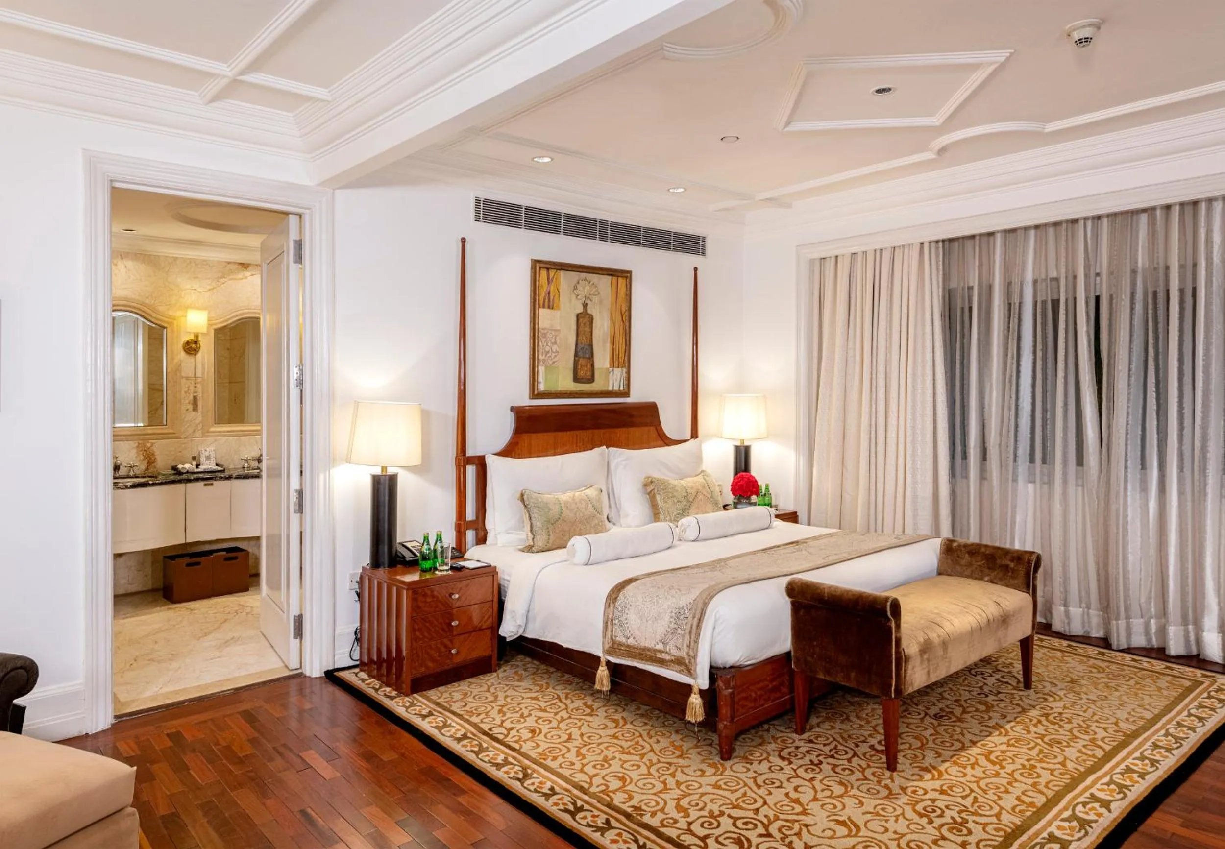 Bed in The Claridges New Delhi