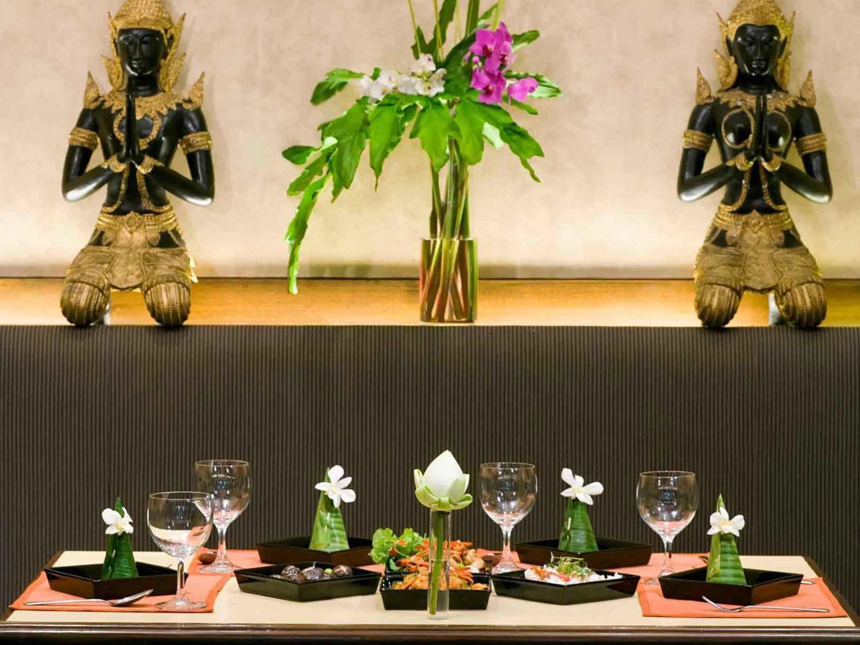 Restaurant/places to eat in Mercure Chiang Mai