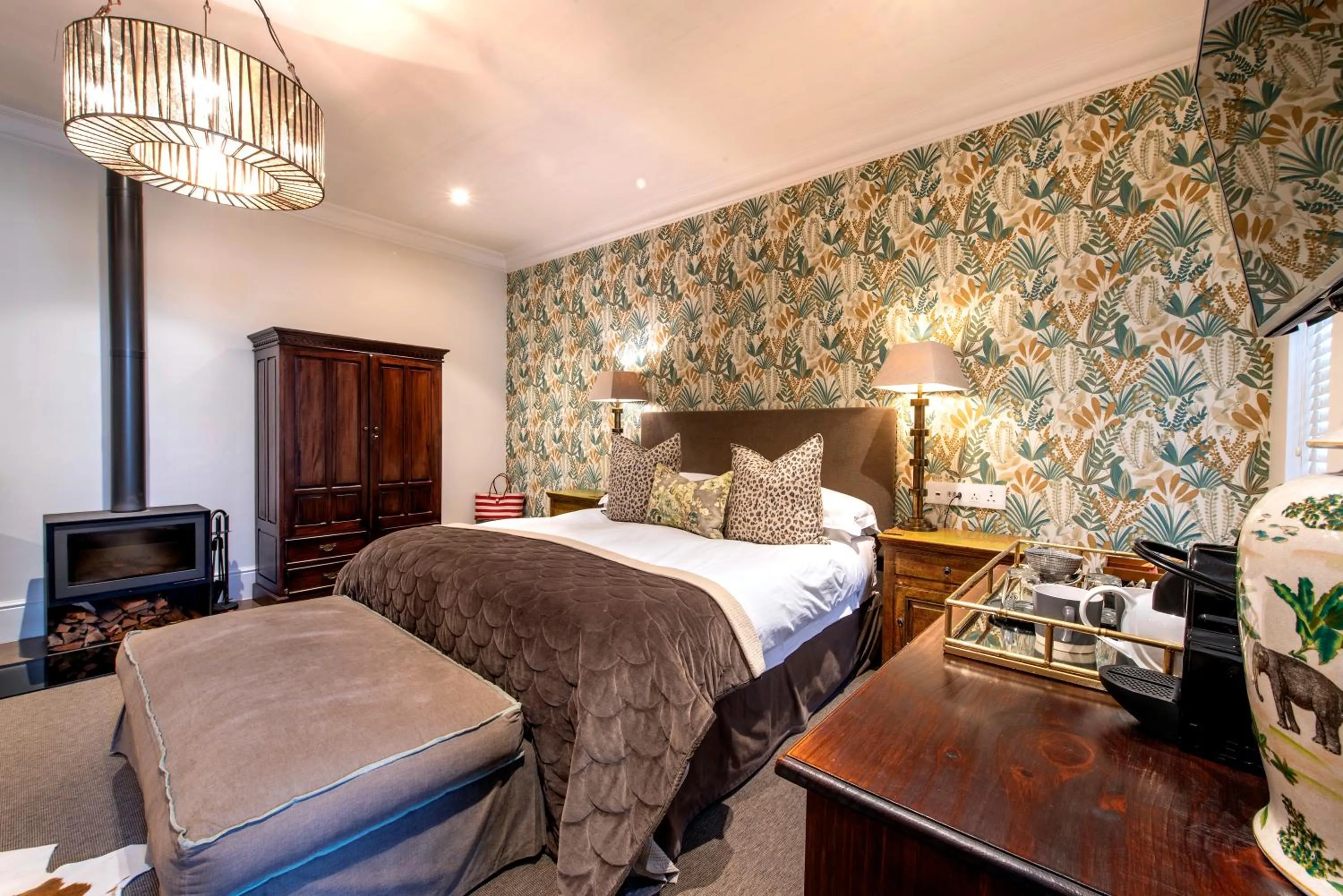 Photo of the whole room, Bed in Avondrood Guest House by The Oyster Collection