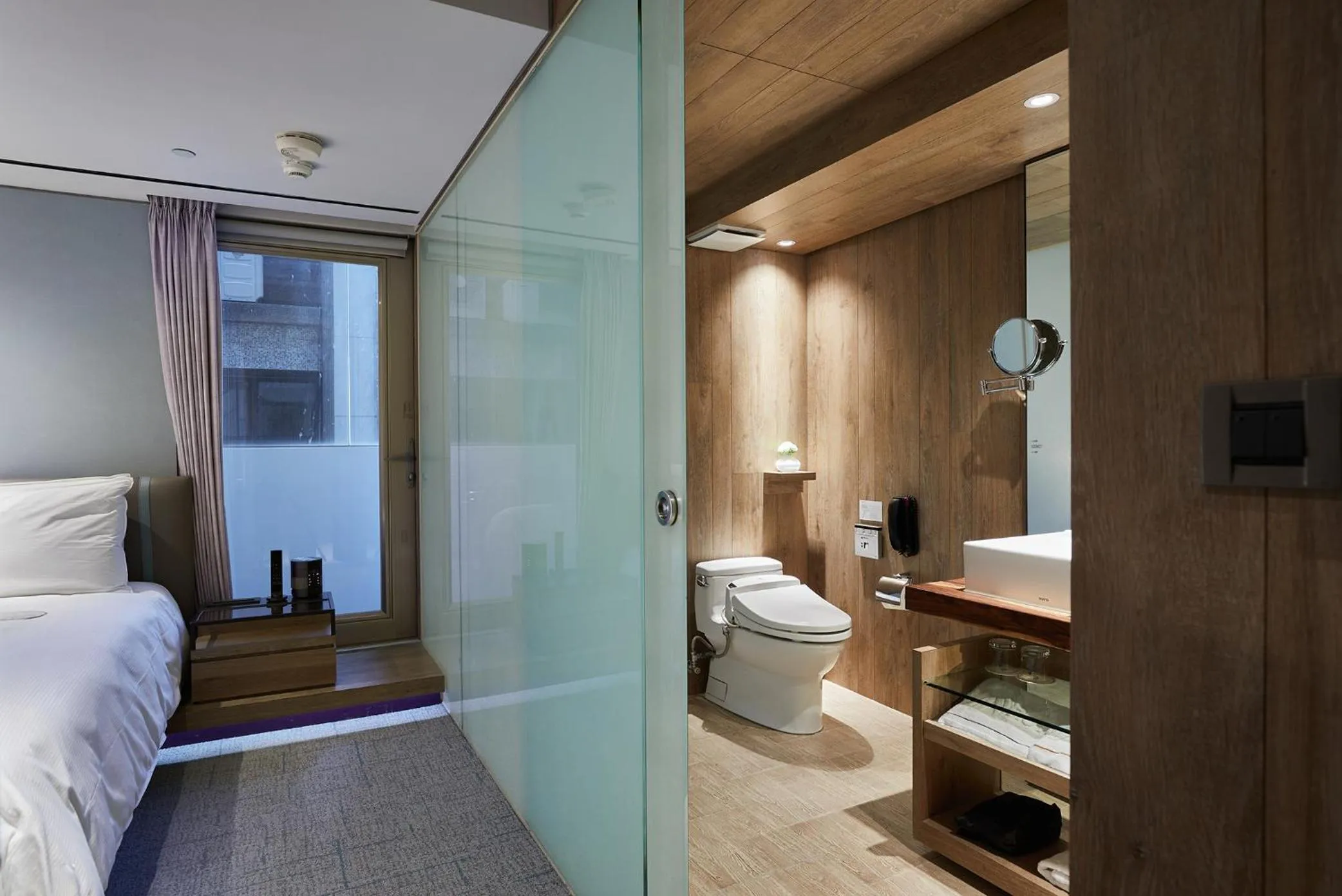 Shower, Bed in K Hotel Taipei Nanjing