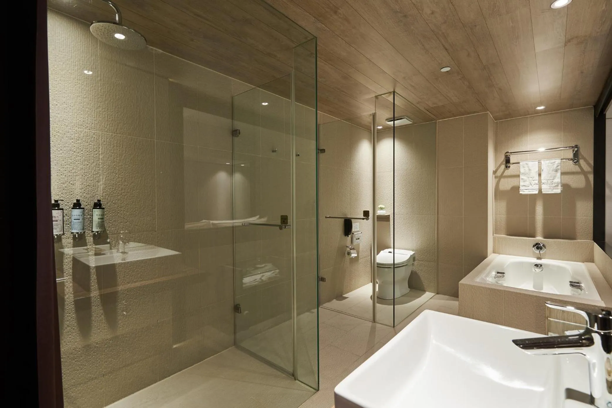 Shower in K Hotel Taipei Nanjing