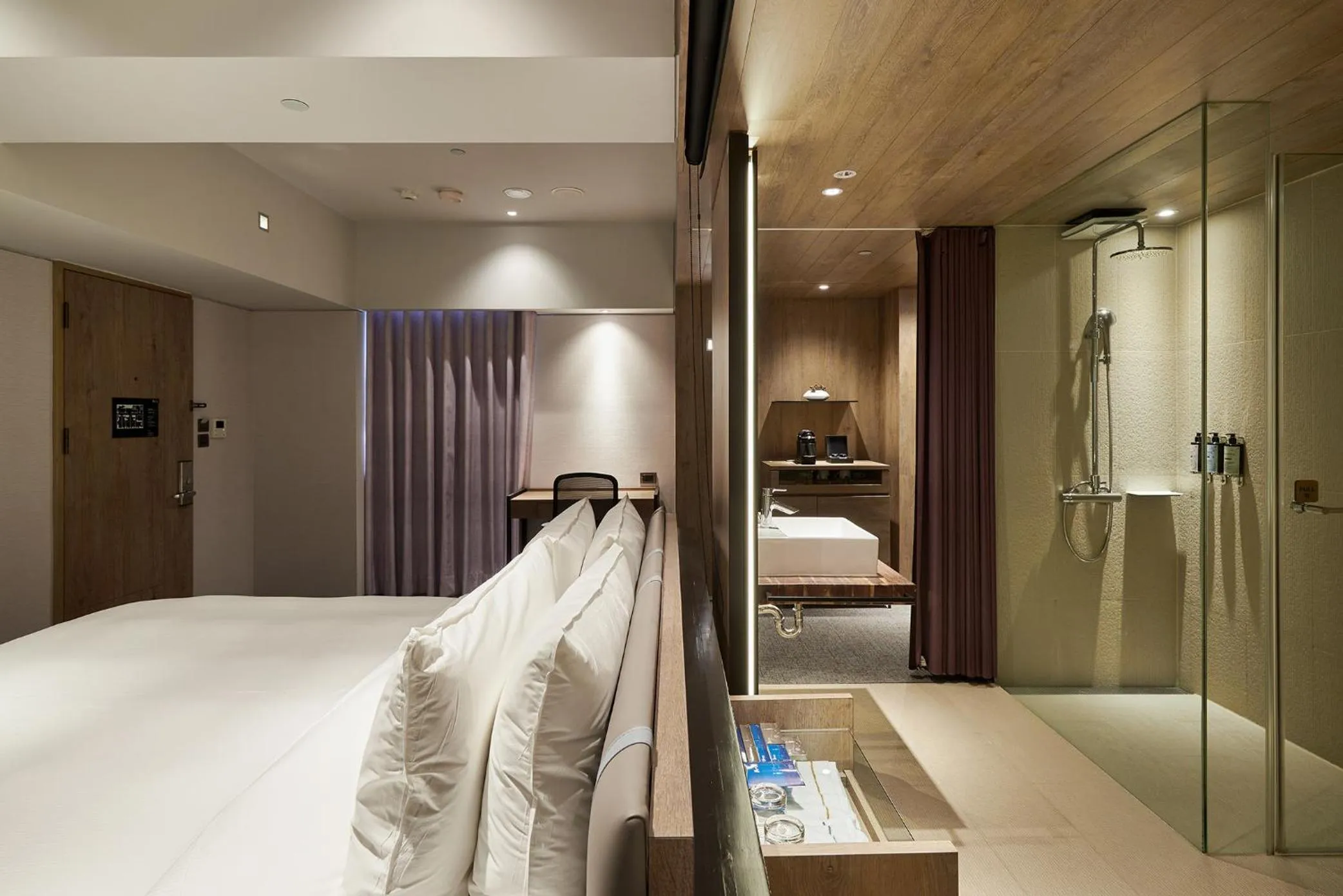Shower, Bed in K Hotel Taipei Nanjing