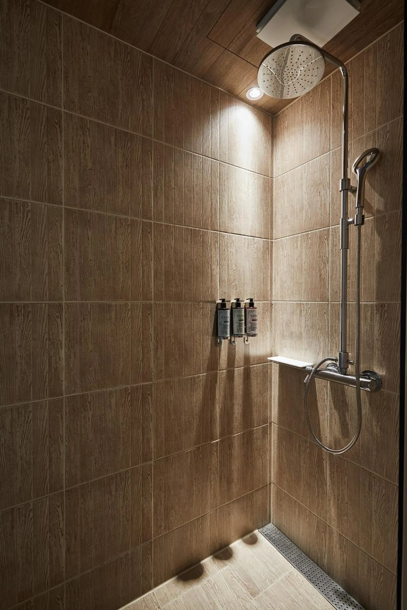 Shower in K Hotel Taipei Nanjing