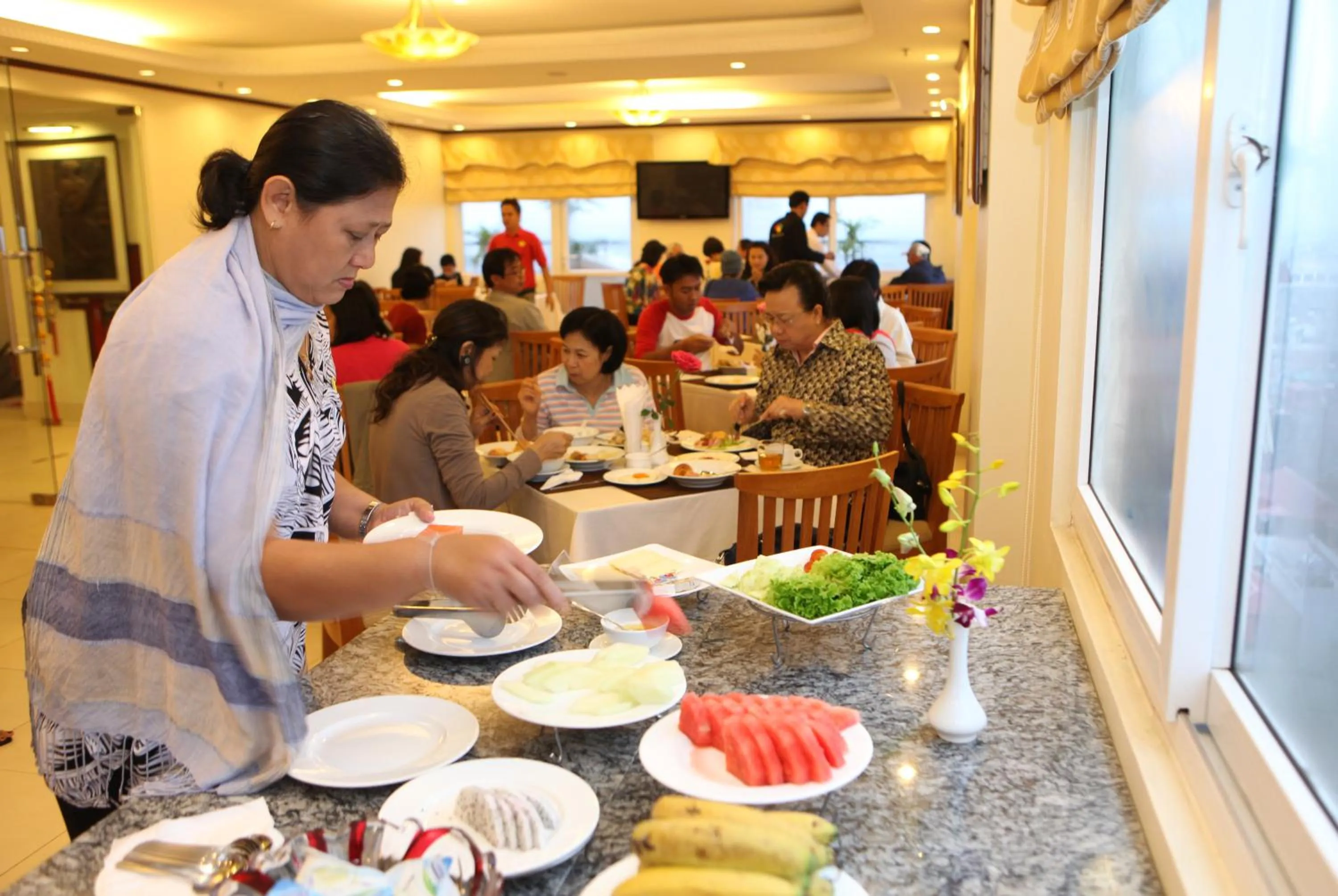 Restaurant/places to eat in Sunny 3 Hotel