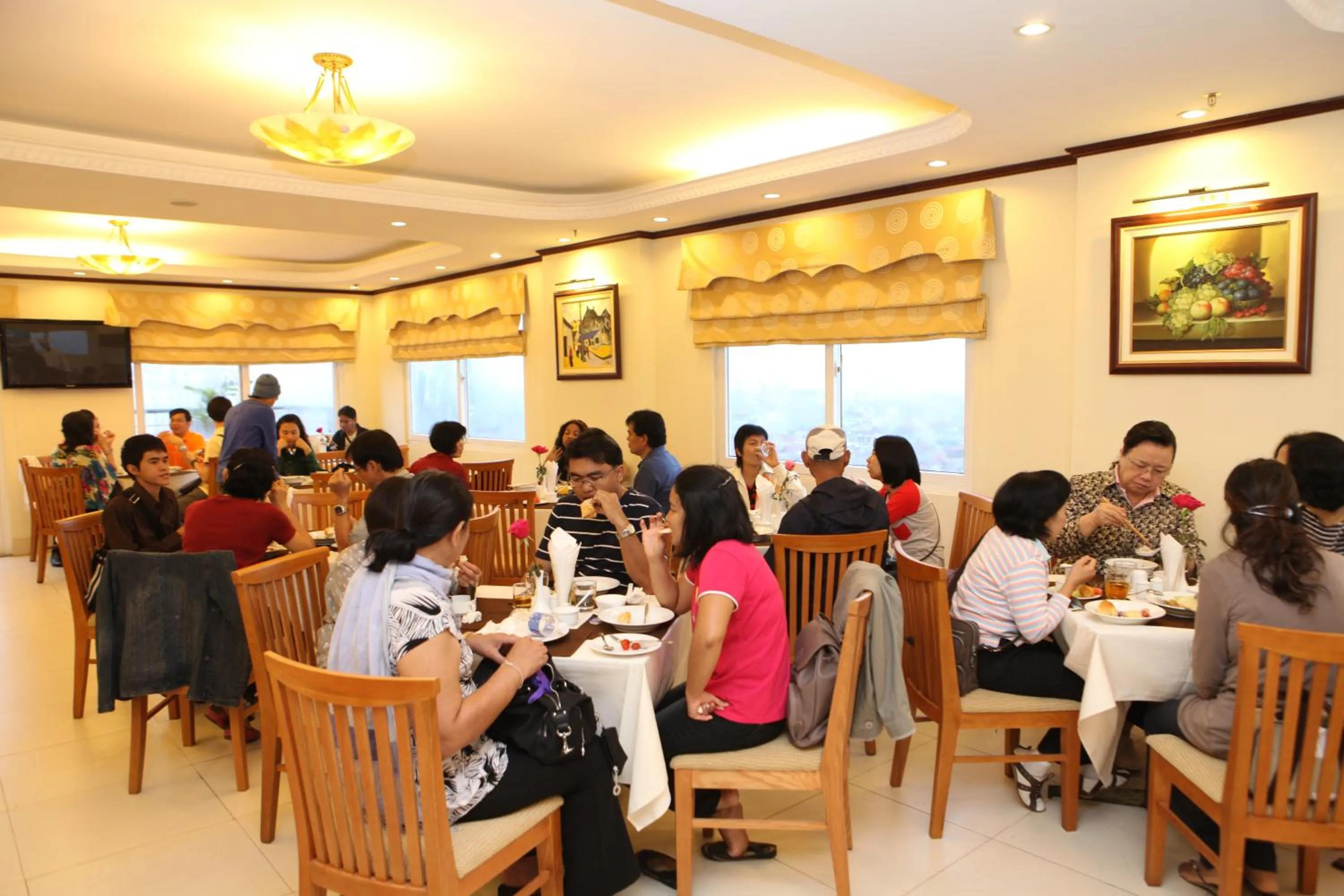 Dining area in Sunny 3 Hotel