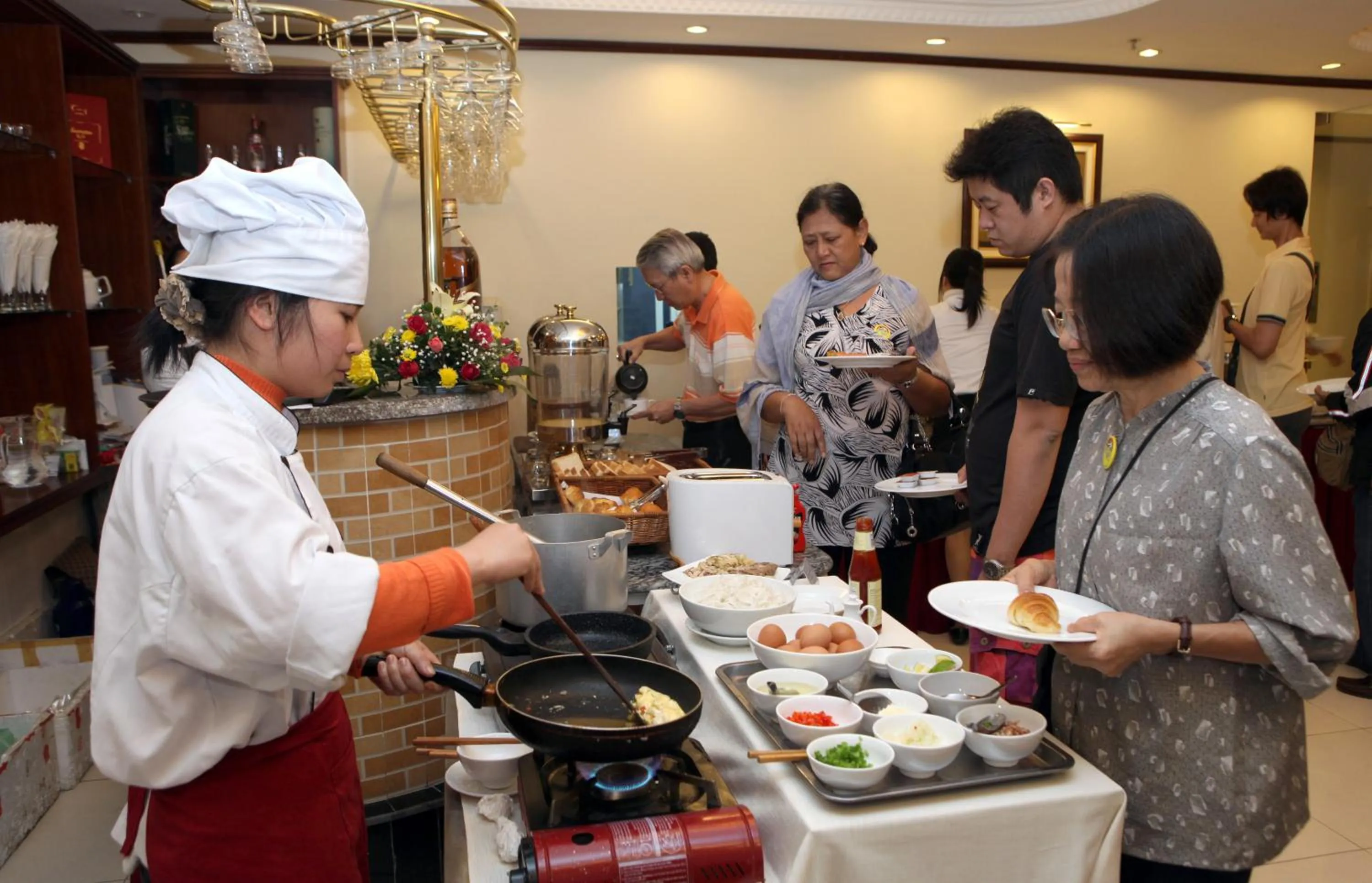 Restaurant/places to eat in Sunny 3 Hotel