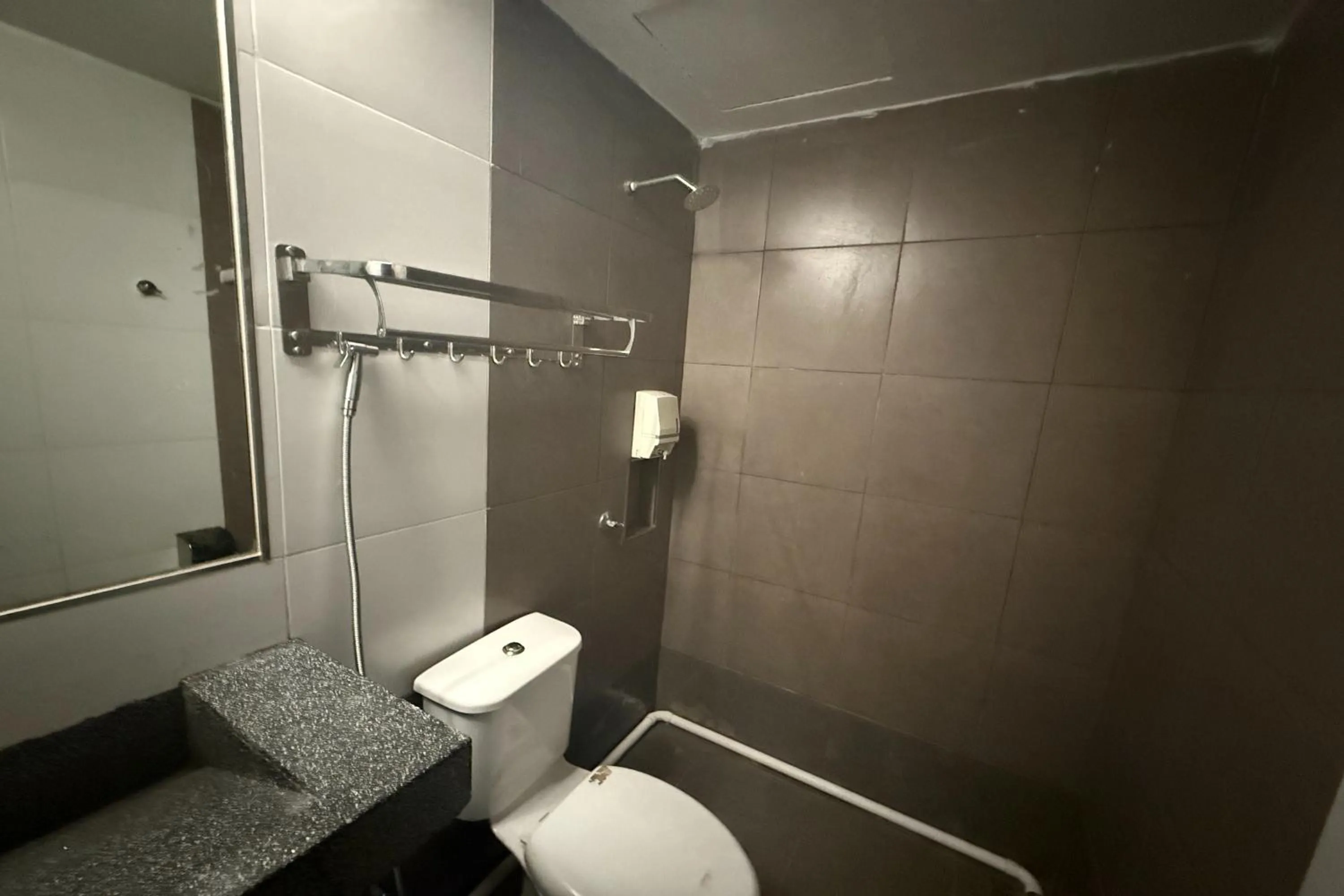 Shower in Tiong Nam Hotel