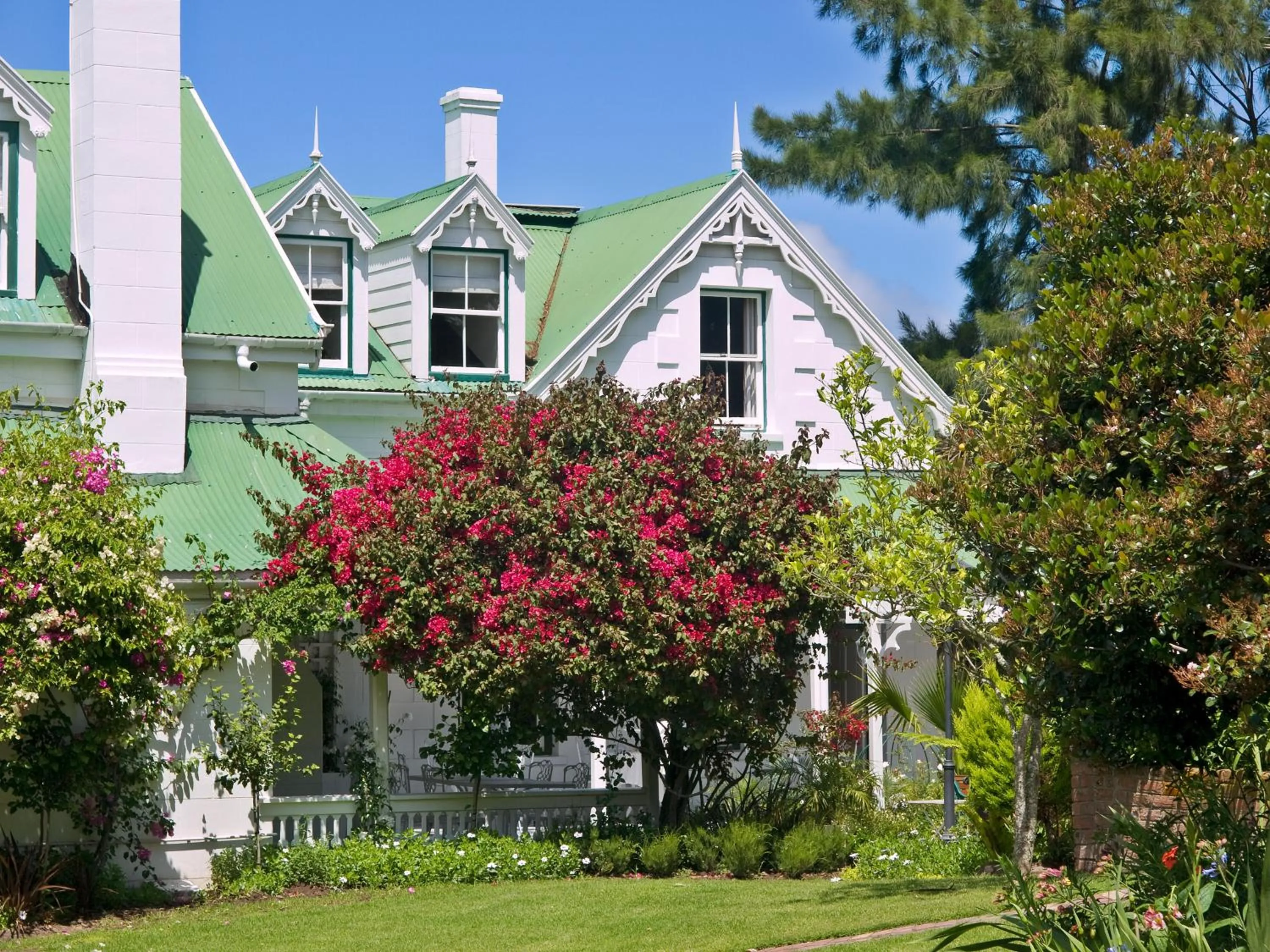 Facade/entrance in Falcons View Manor