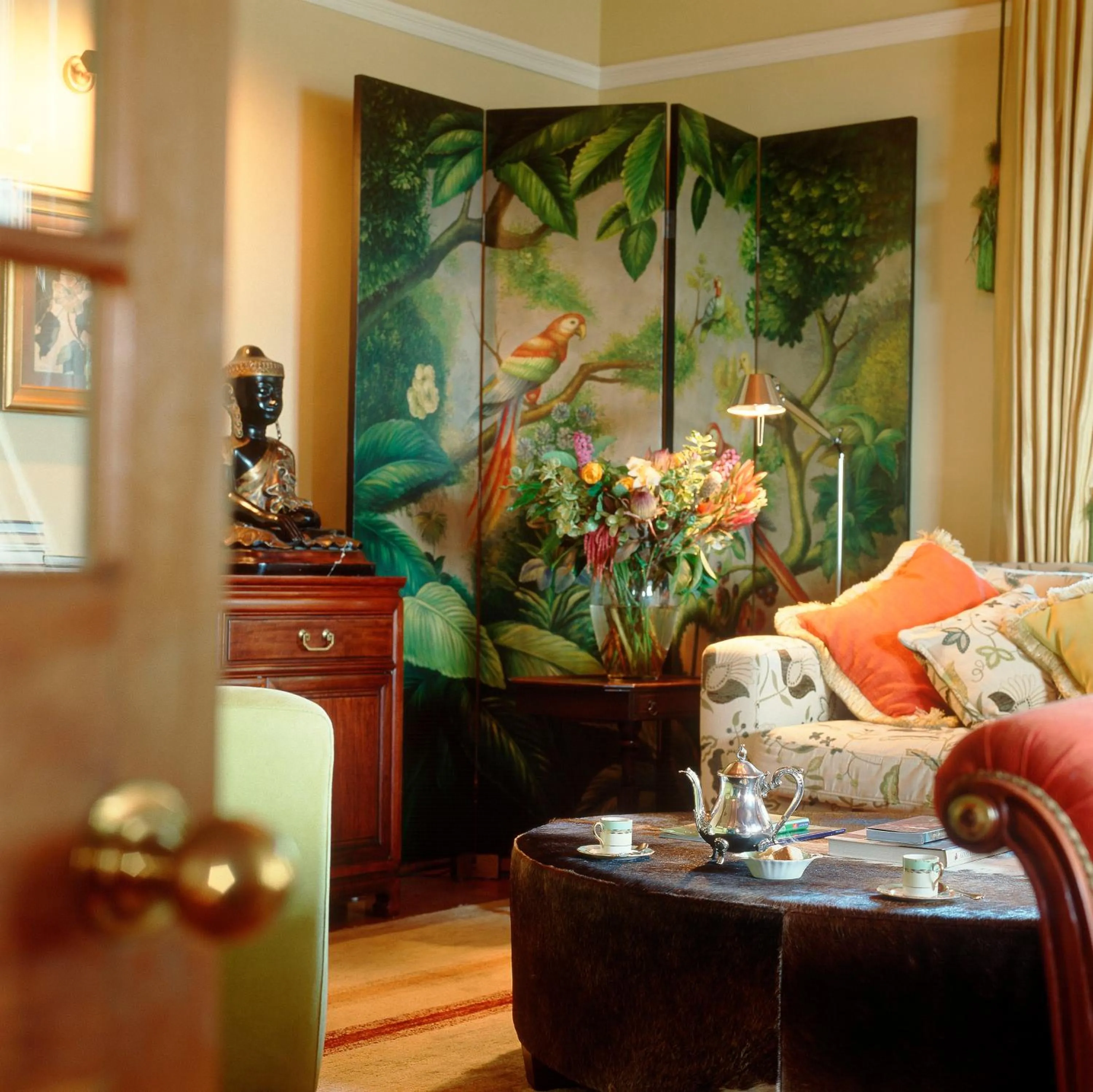 Lounge or bar in Falcons View Manor