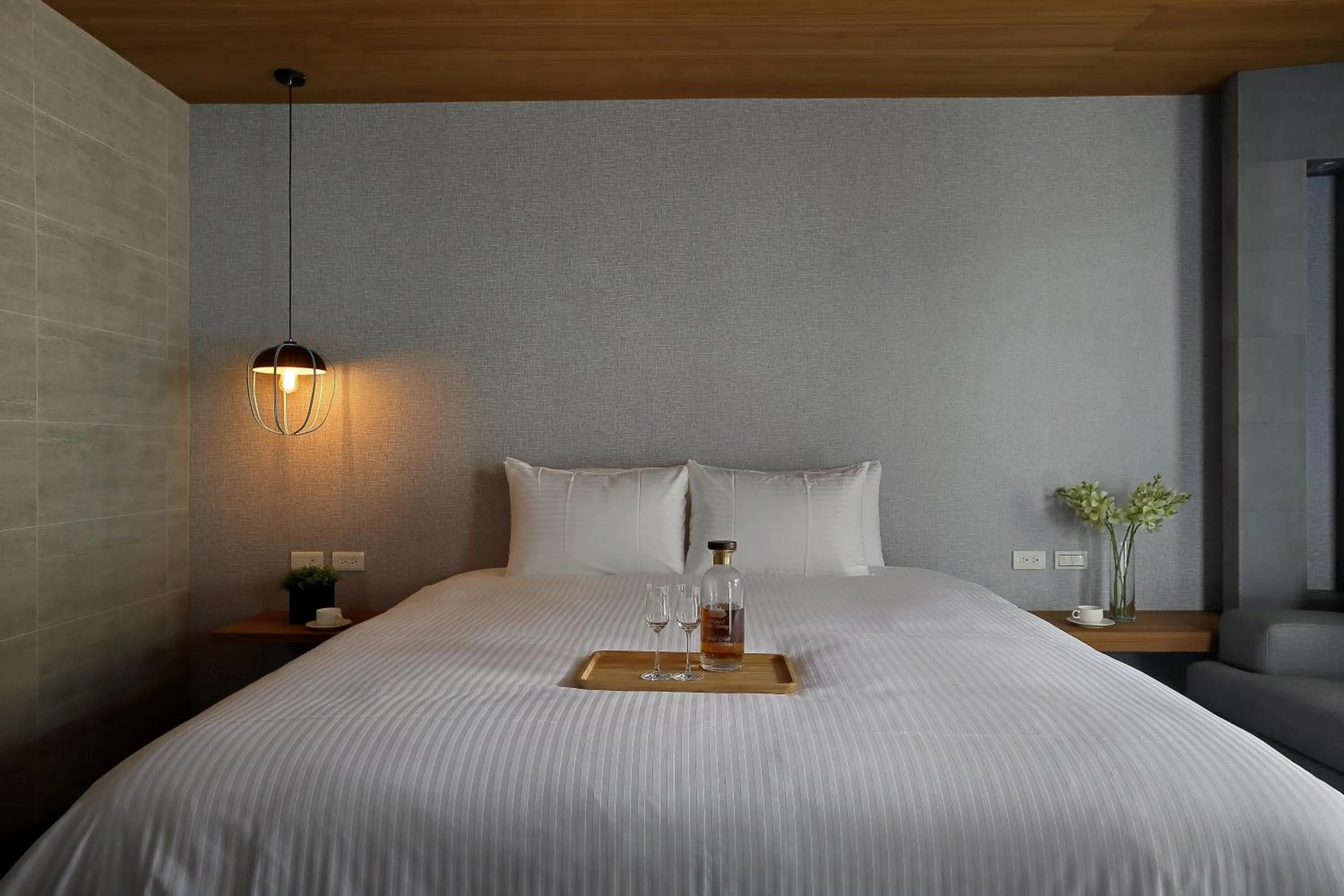 Bed in Sun Moon Lake Blue Sky Bay B&B