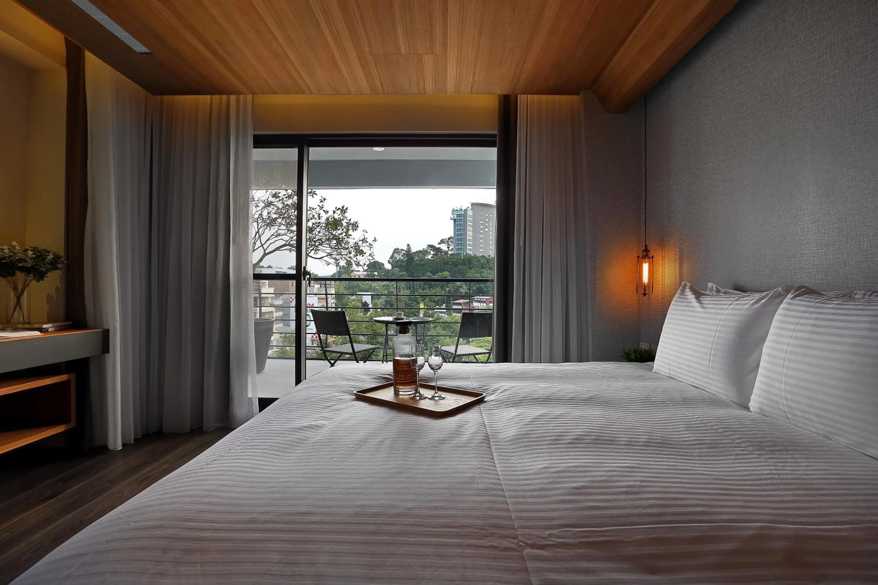 Bed in Sun Moon Lake Blue Sky Bay B&B