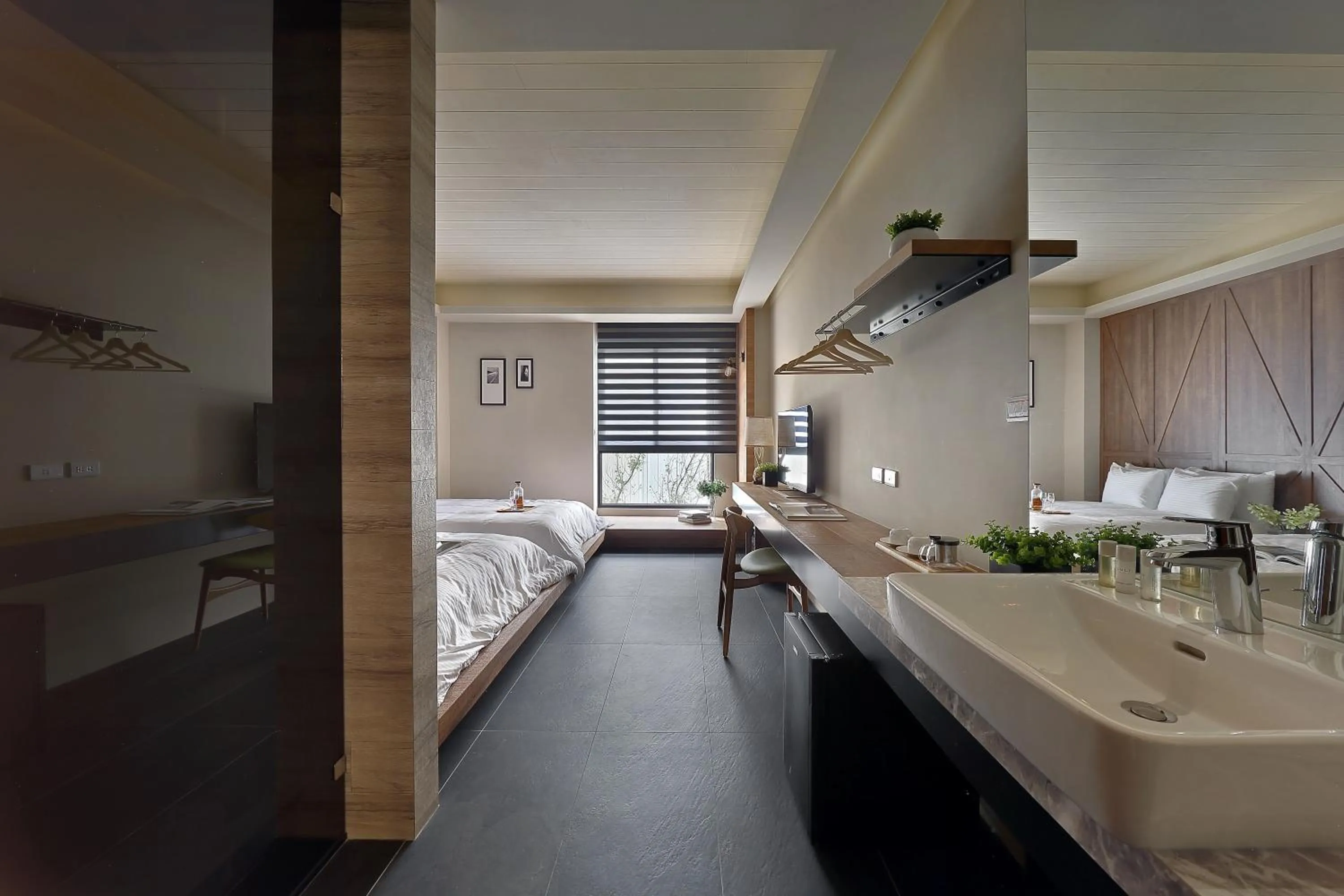 Photo of the whole room, Bed in Sun Moon Lake Blue Sky Bay B&B