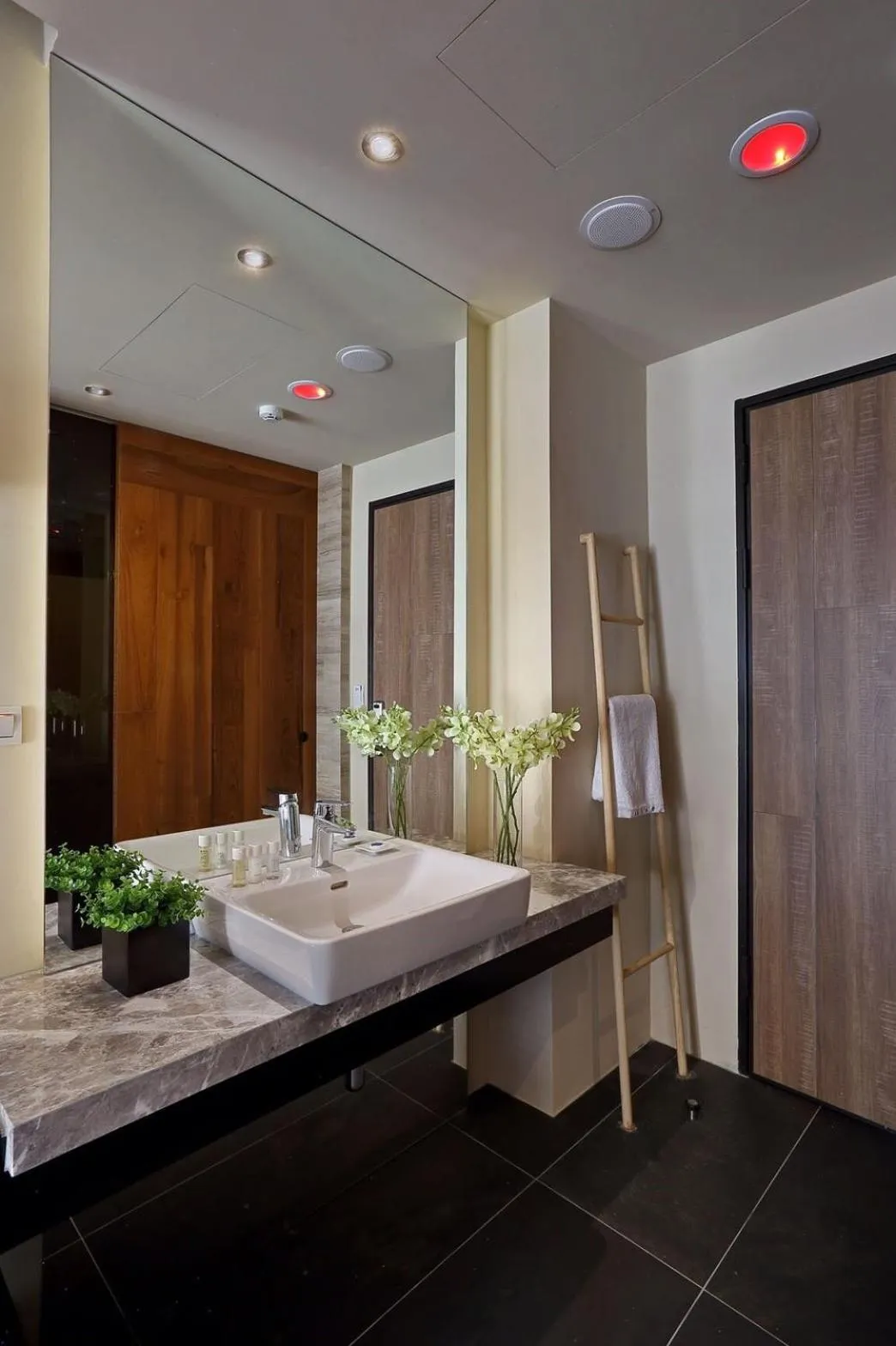 Decorative detail in Sun Moon Lake Blue Sky Bay B&B