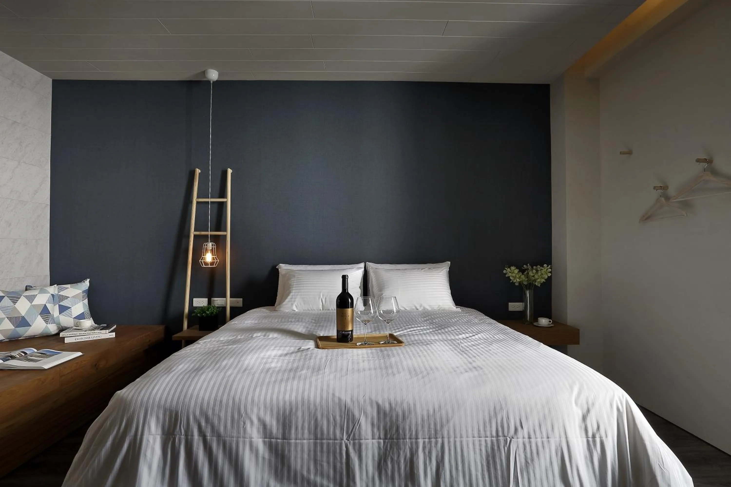 Bed in Sun Moon Lake Blue Sky Bay B&B