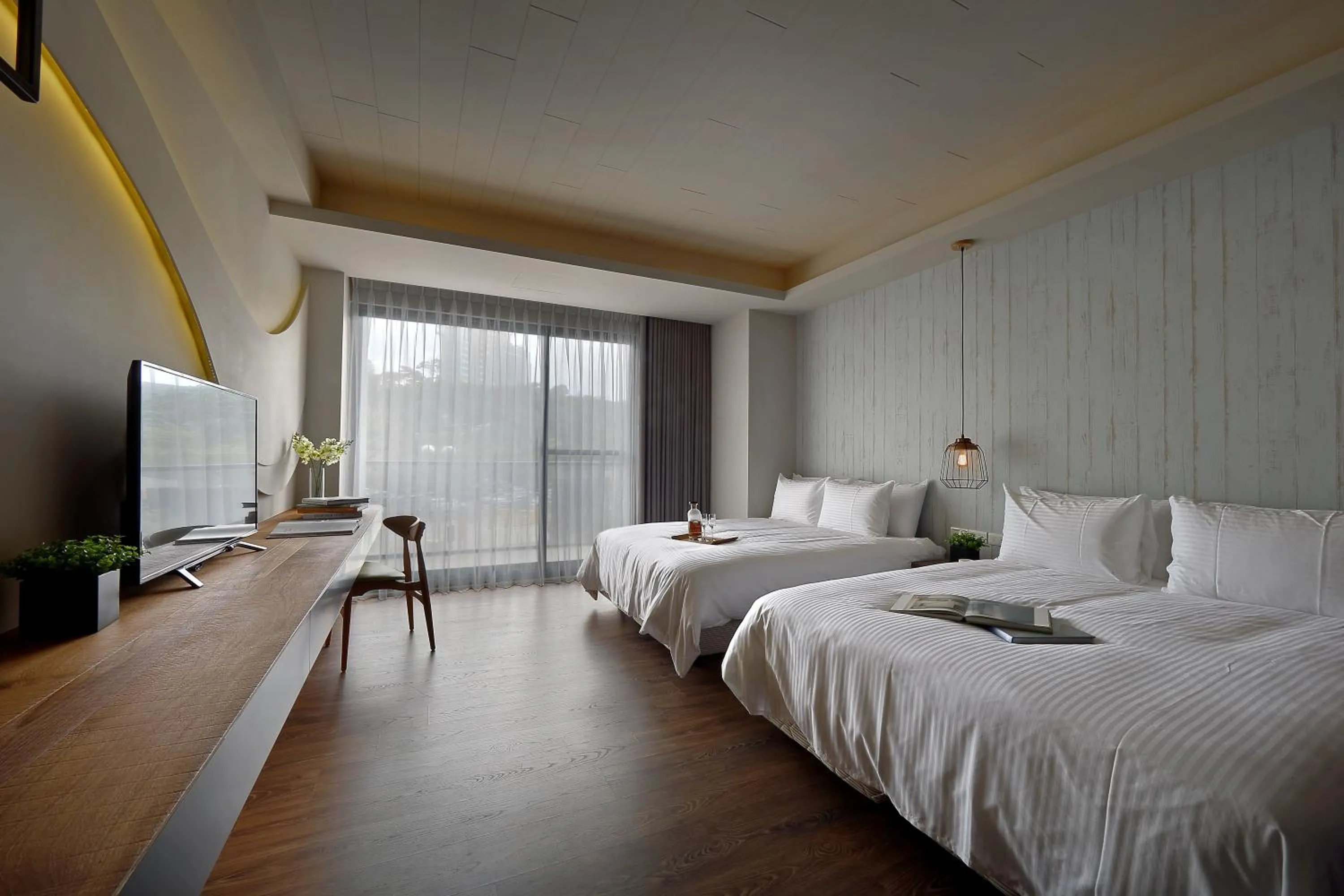 Bed in Sun Moon Lake Blue Sky Bay B&B