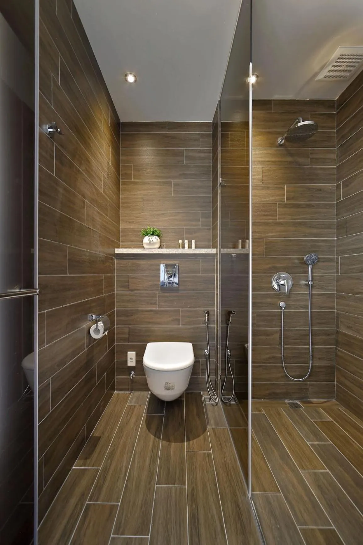 Shower in Sun Moon Lake Blue Sky Bay B&B