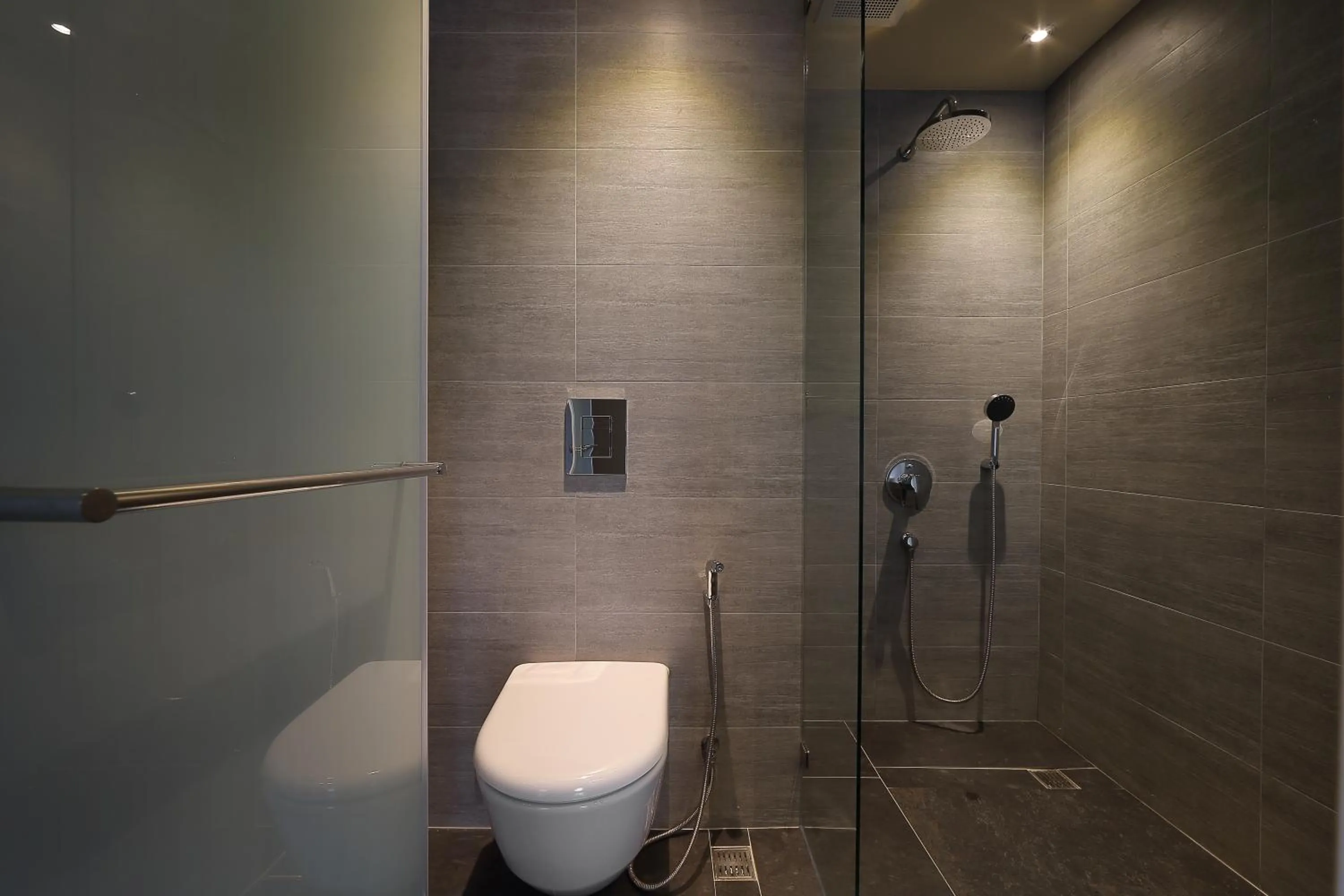 Shower in Sun Moon Lake Blue Sky Bay B&B