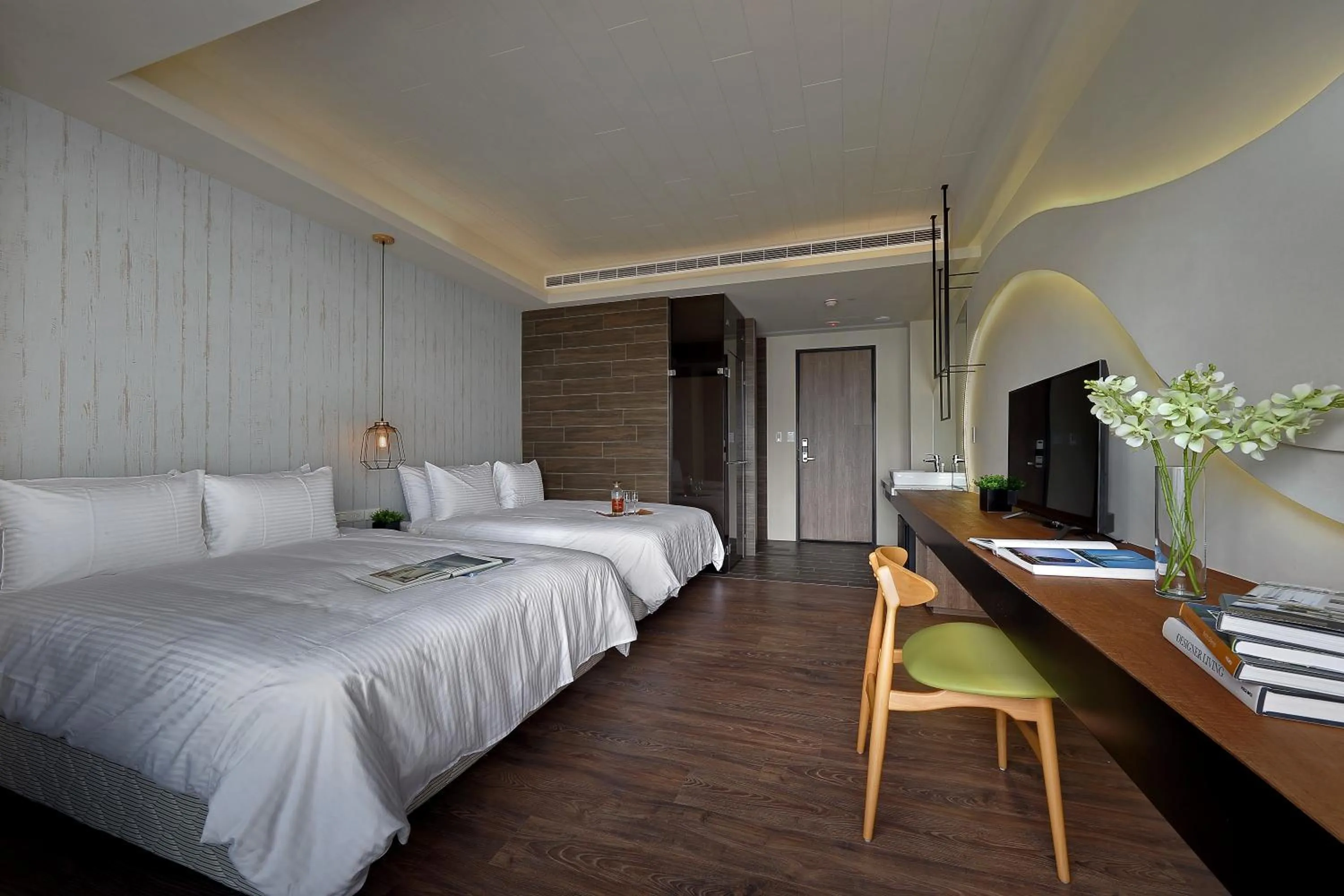 Bed in Sun Moon Lake Blue Sky Bay B&B