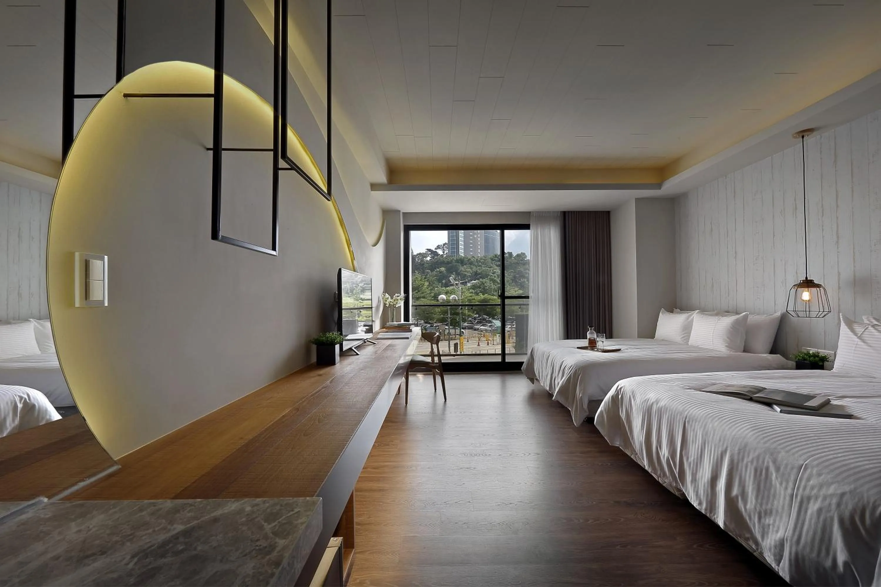 Bed in Sun Moon Lake Blue Sky Bay B&B