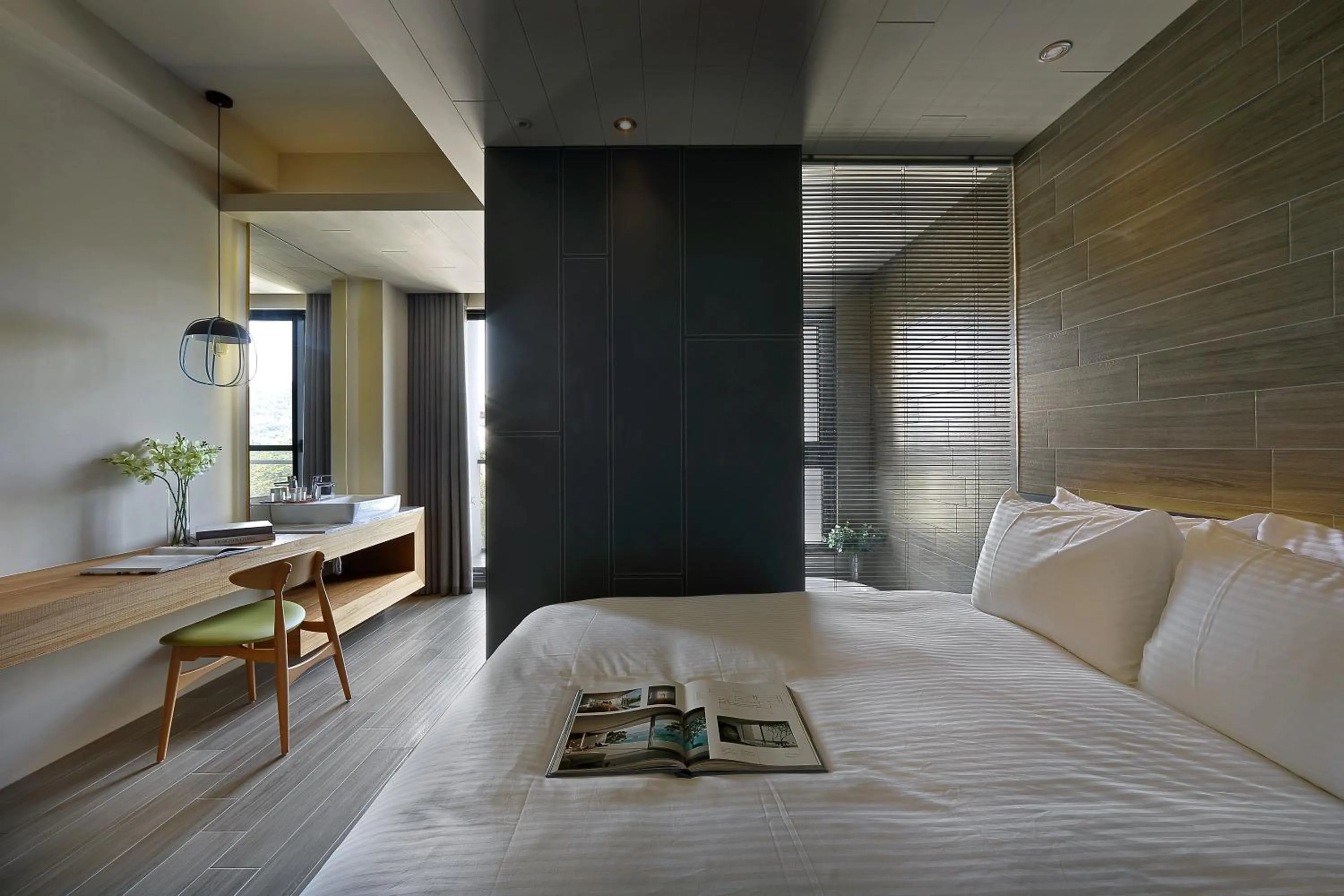 Photo of the whole room, Bed in Sun Moon Lake Blue Sky Bay B&B