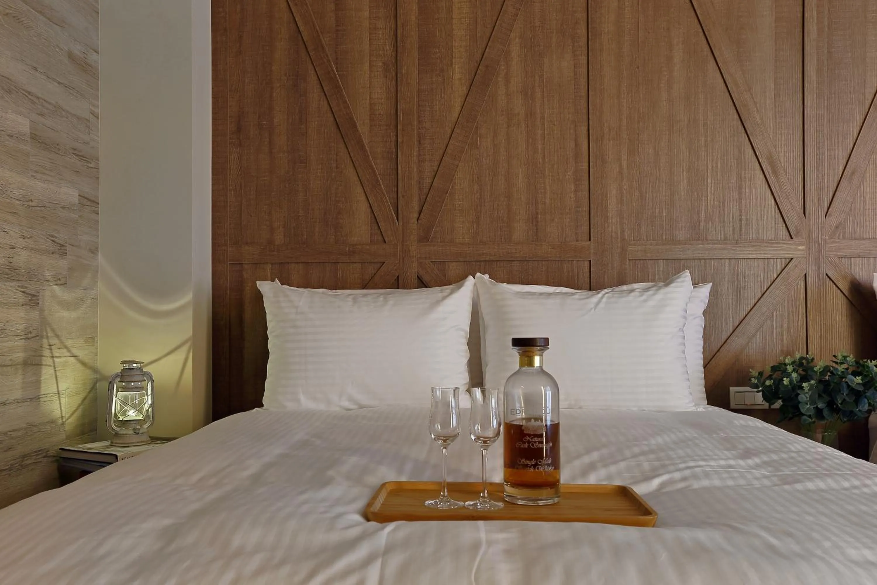 Bed in Sun Moon Lake Blue Sky Bay B&B