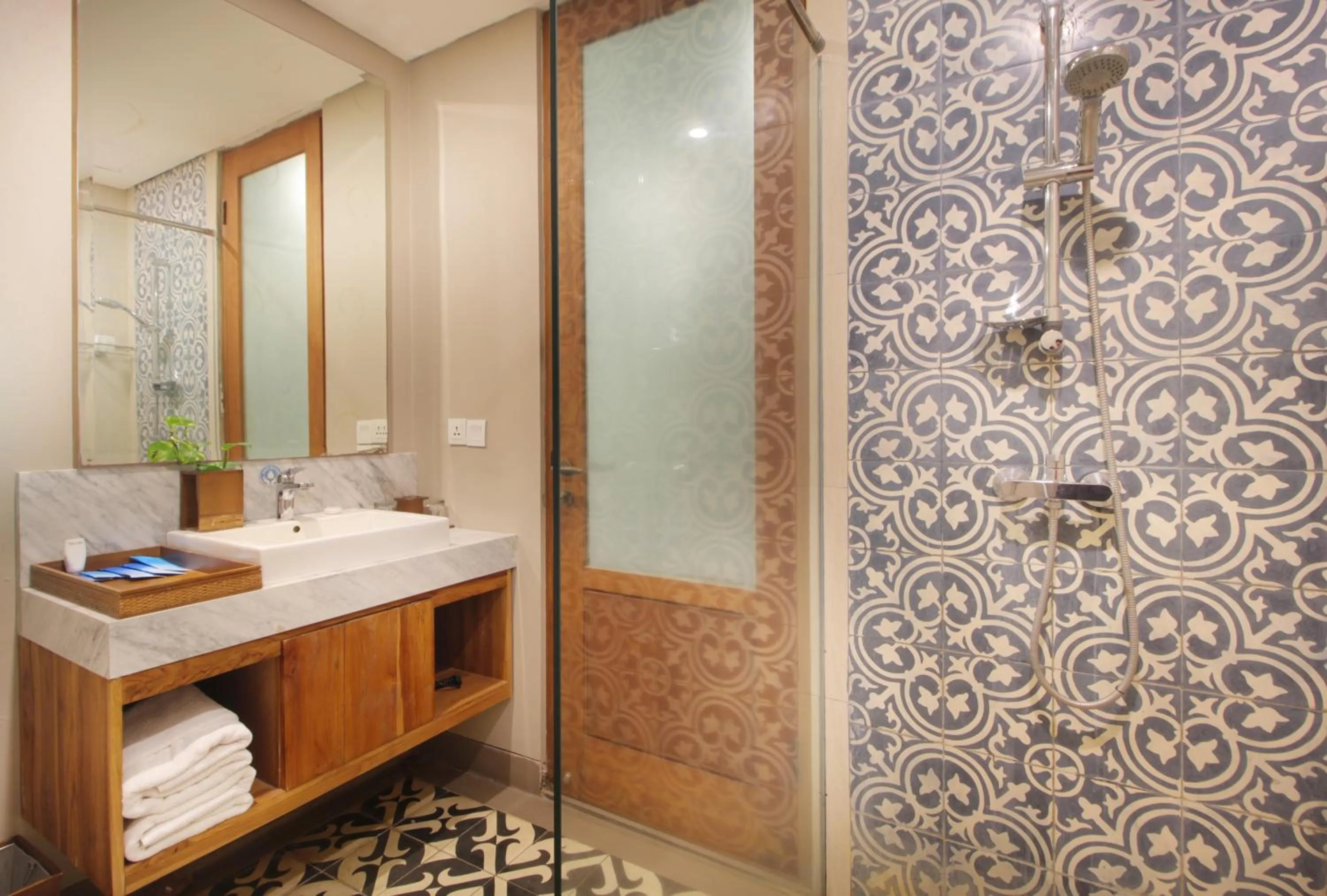 Shower in Sagara Candidasa by AHM