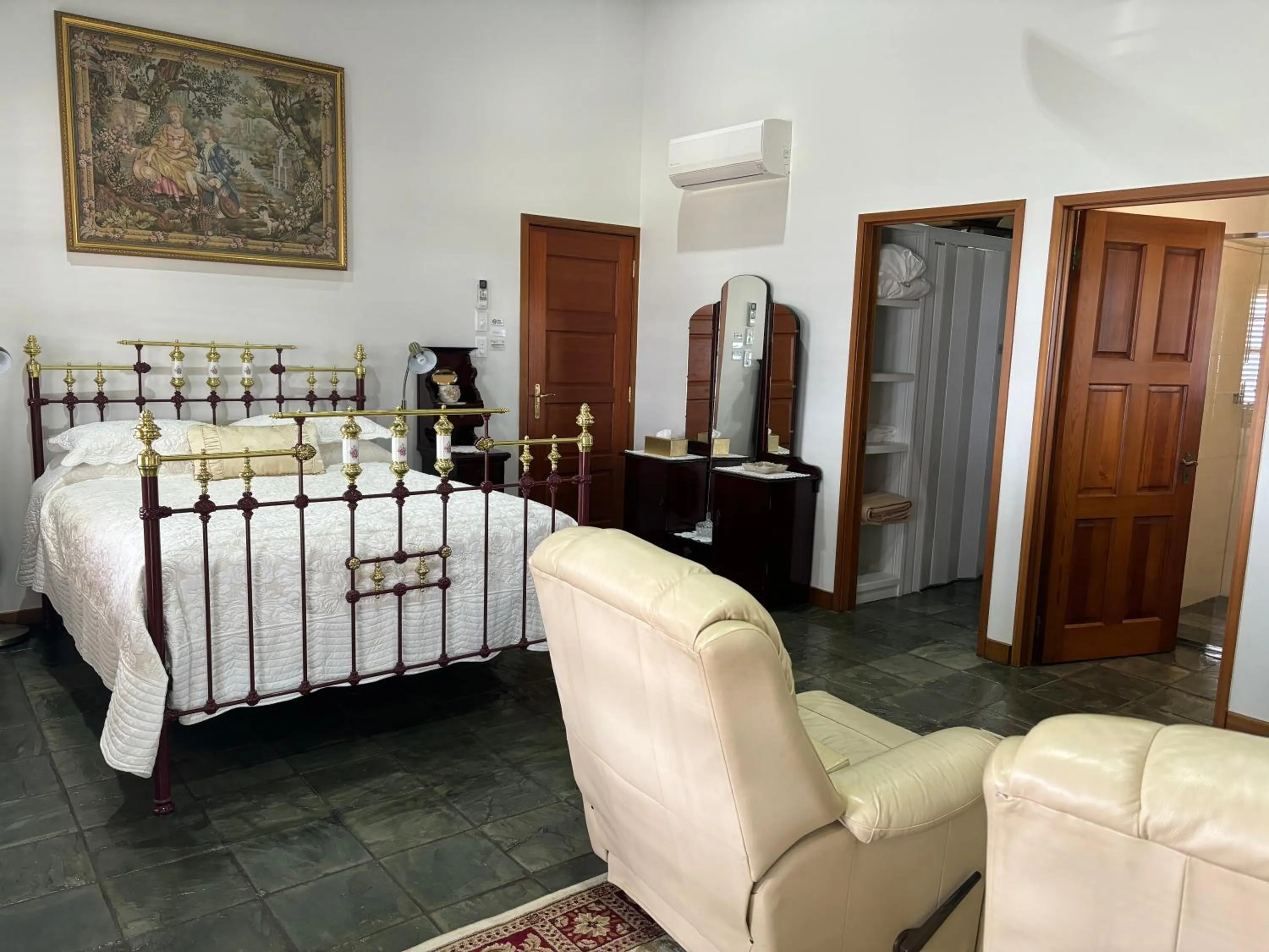 Bed in The Block Vista B&B