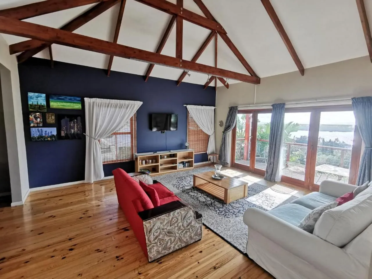 Seating area in Happy Homes - Imhoffs Gift