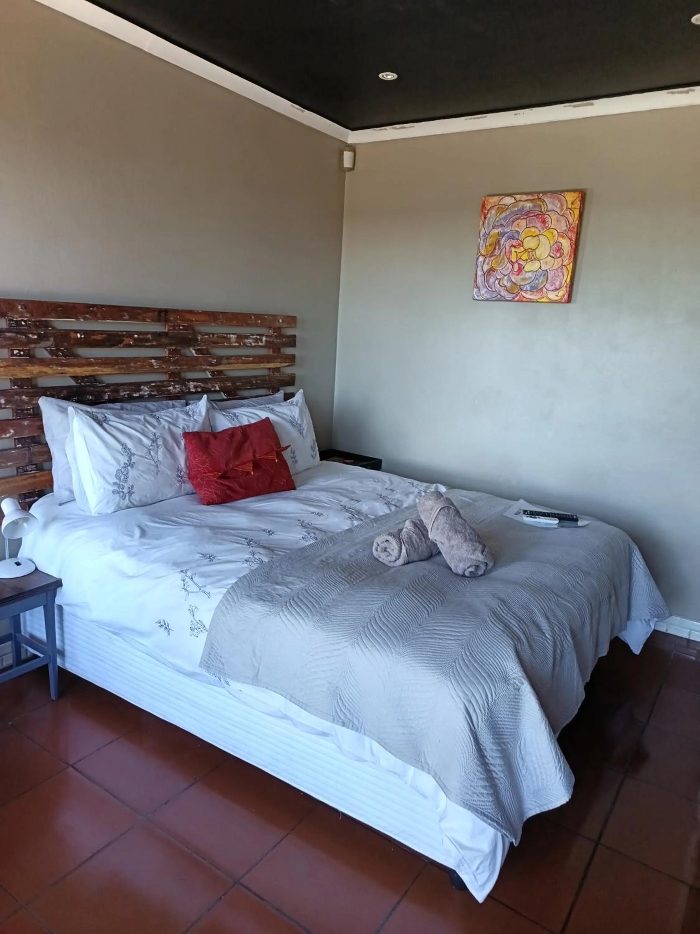 Photo of the whole room, Bed in Happy Homes - Imhoffs Gift