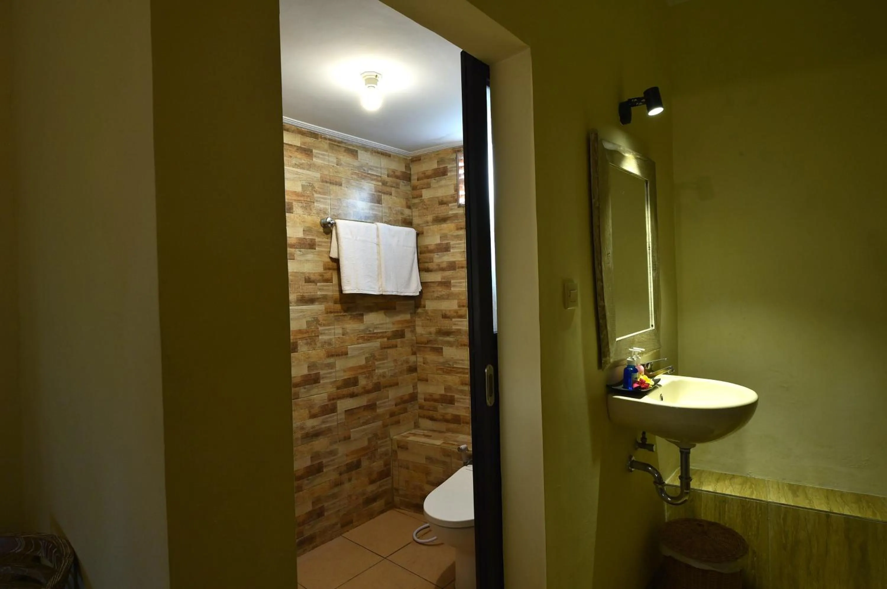 Bathroom in Uma Shanty Homestay