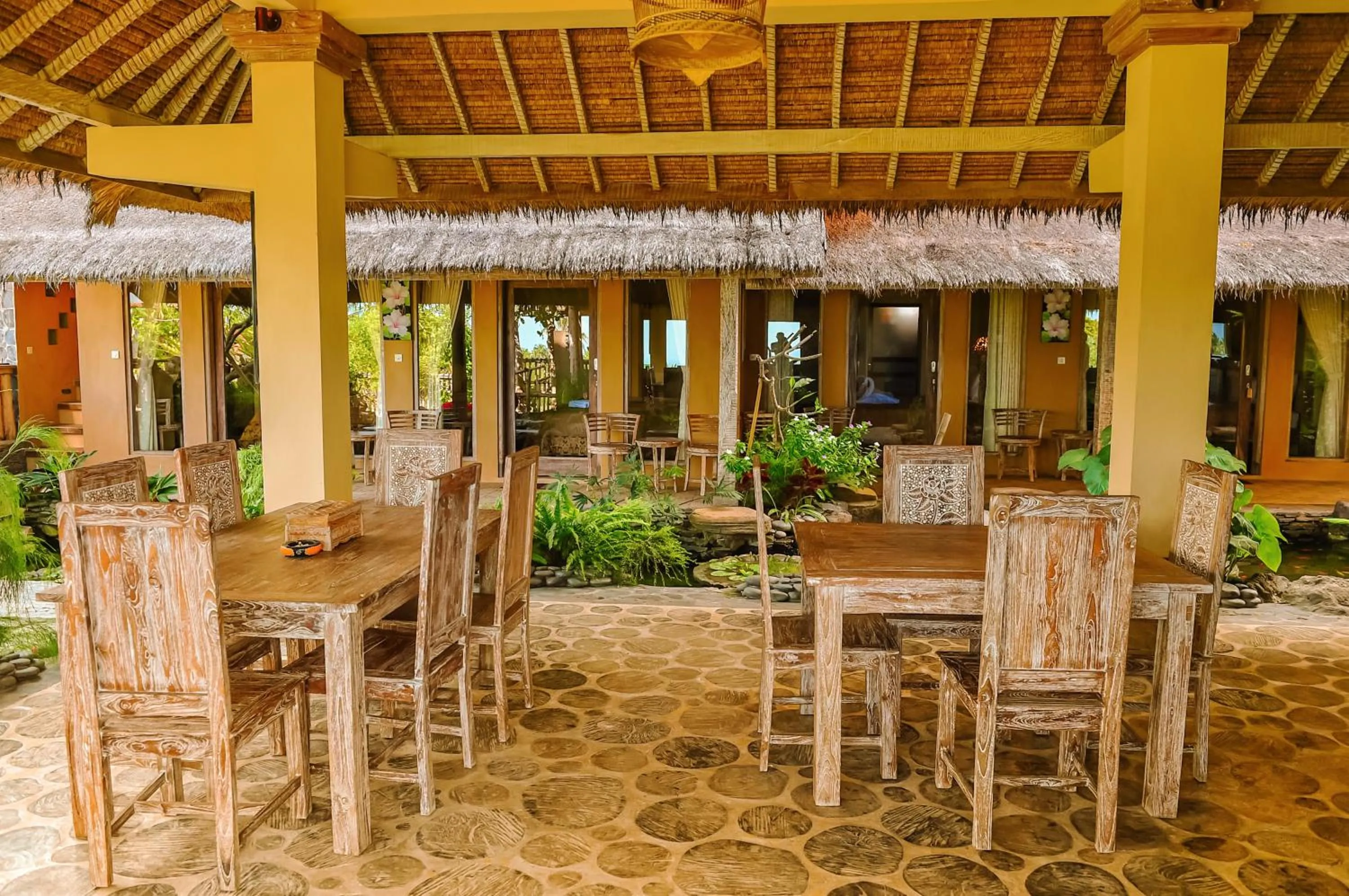 Restaurant/places to eat in Uma Shanty Homestay