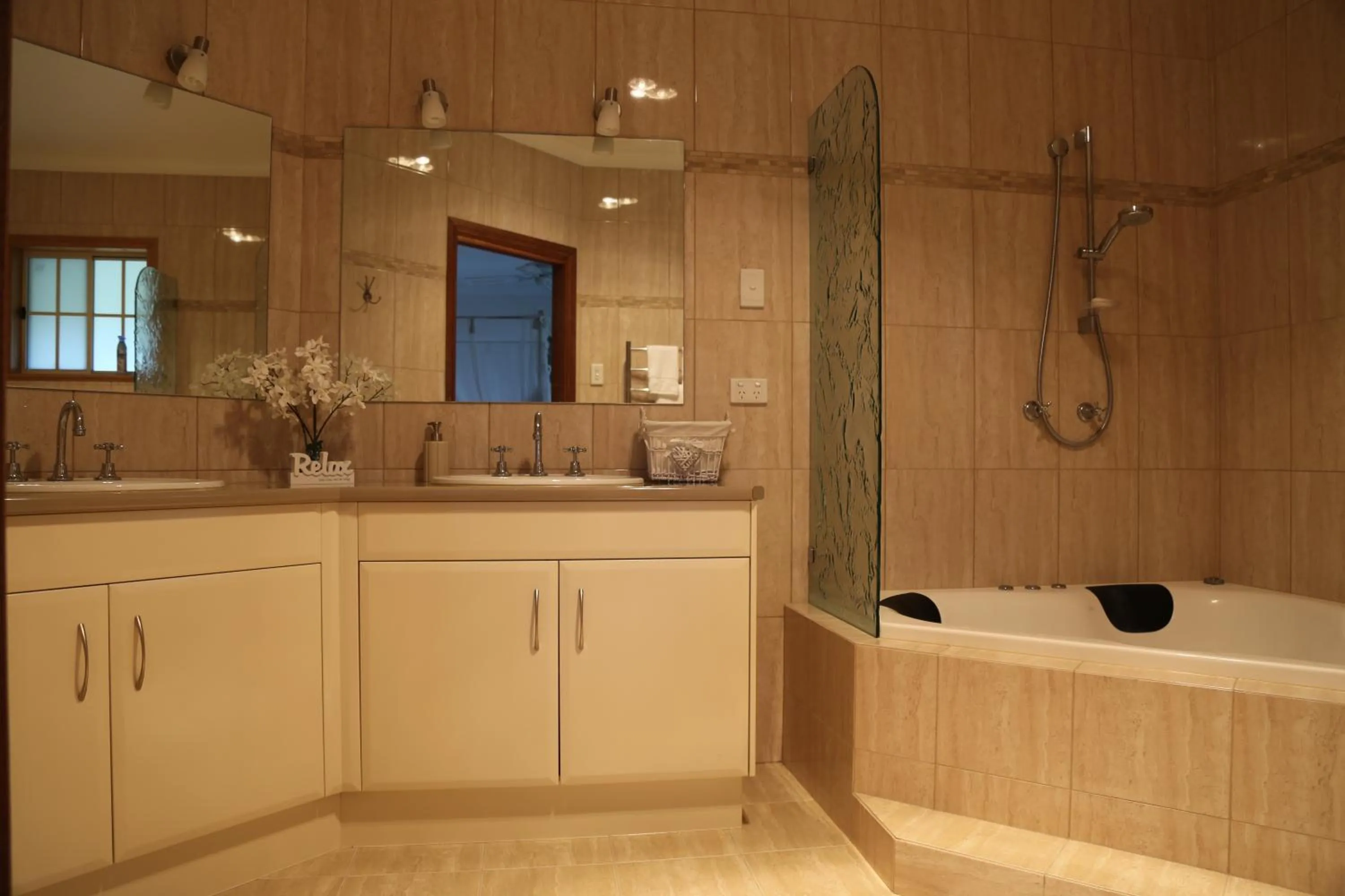 Bathroom in BellbirdHill Bed & Breakfast