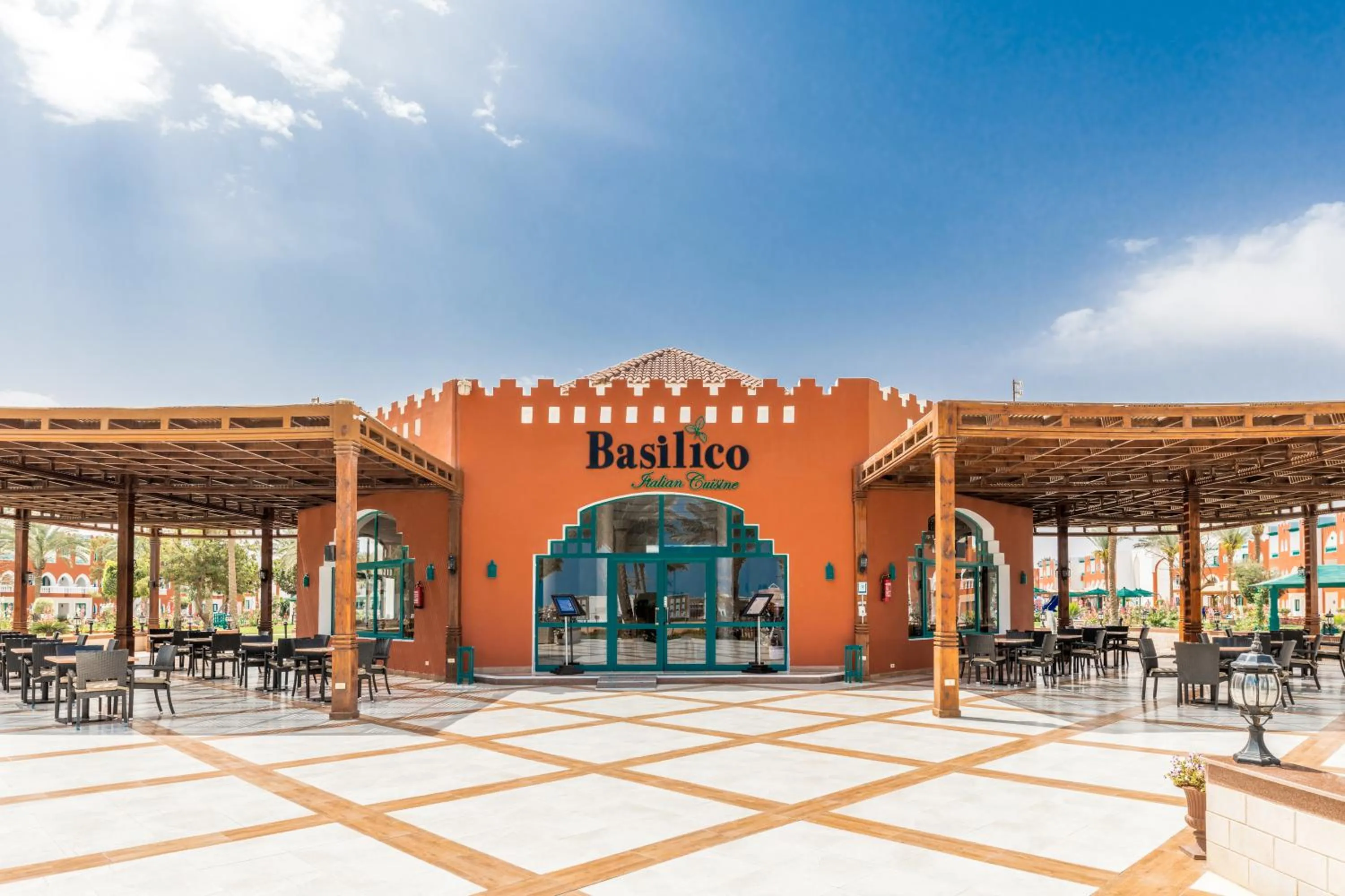 Restaurant/places to eat in Sunrise Garden Beach Resort