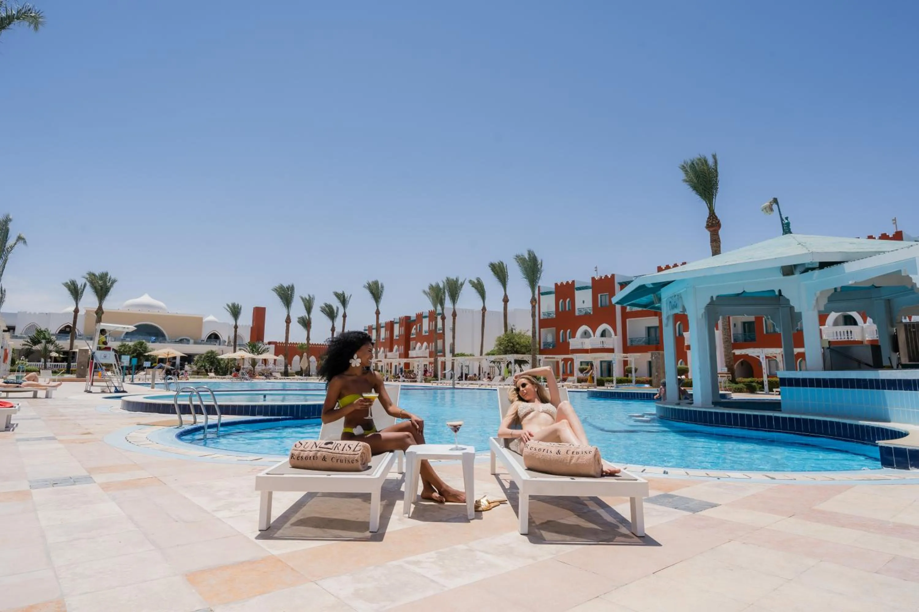 Lounge or bar in Sunrise Garden Beach Resort