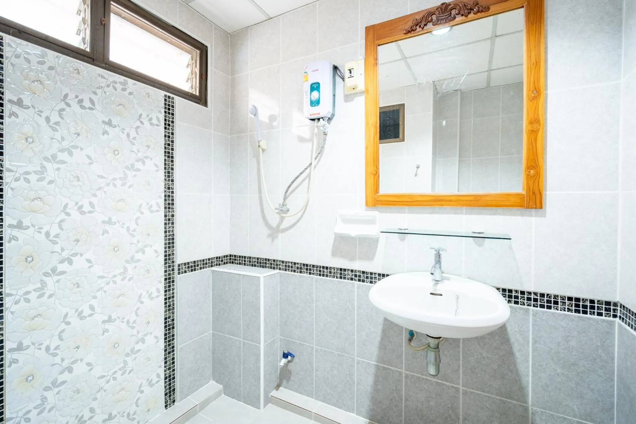 Bathroom in Chatsuree Mansion