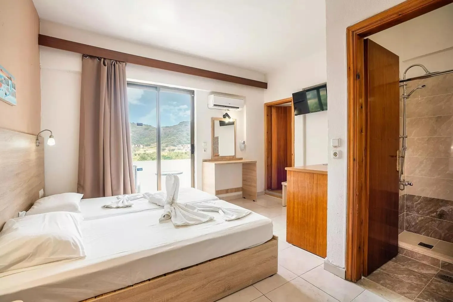 Bed in Sotirakis Hotel