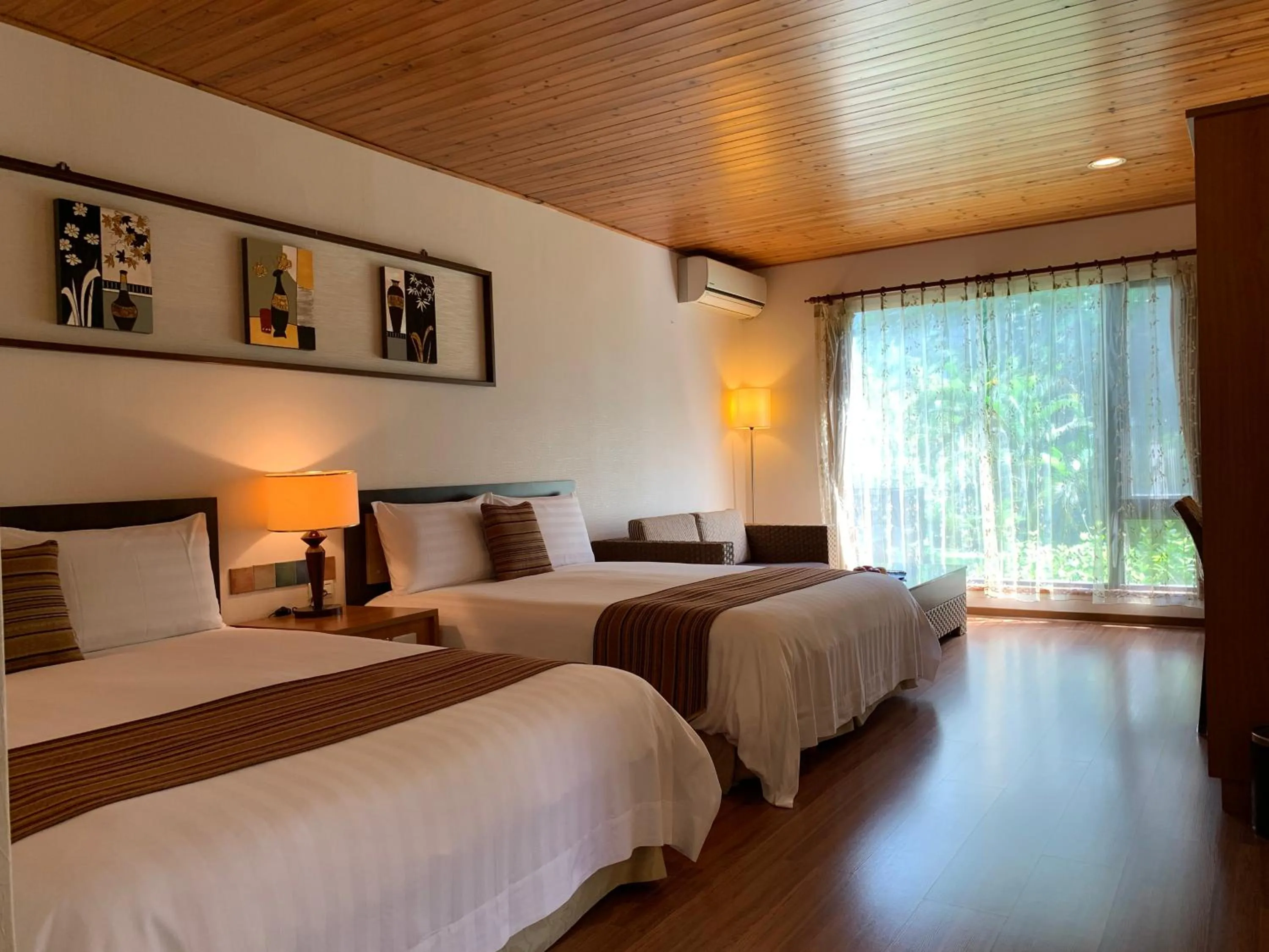 Photo of the whole room, Bed in Kanazawa House