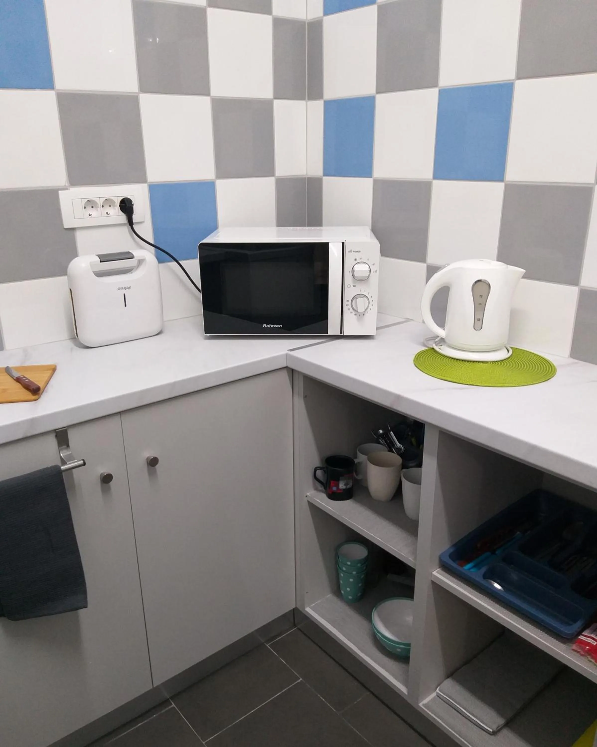 Communal kitchen in Youth hostel Anna