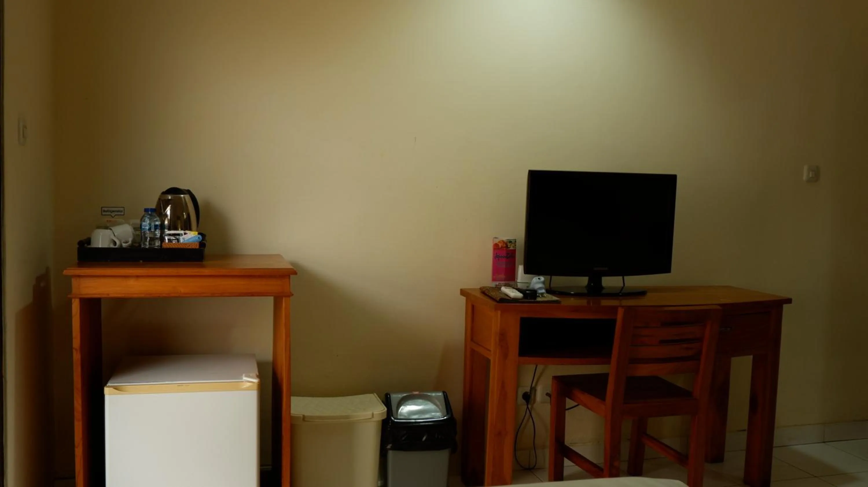 Communal lounge/ TV room in Swastika Bungalows