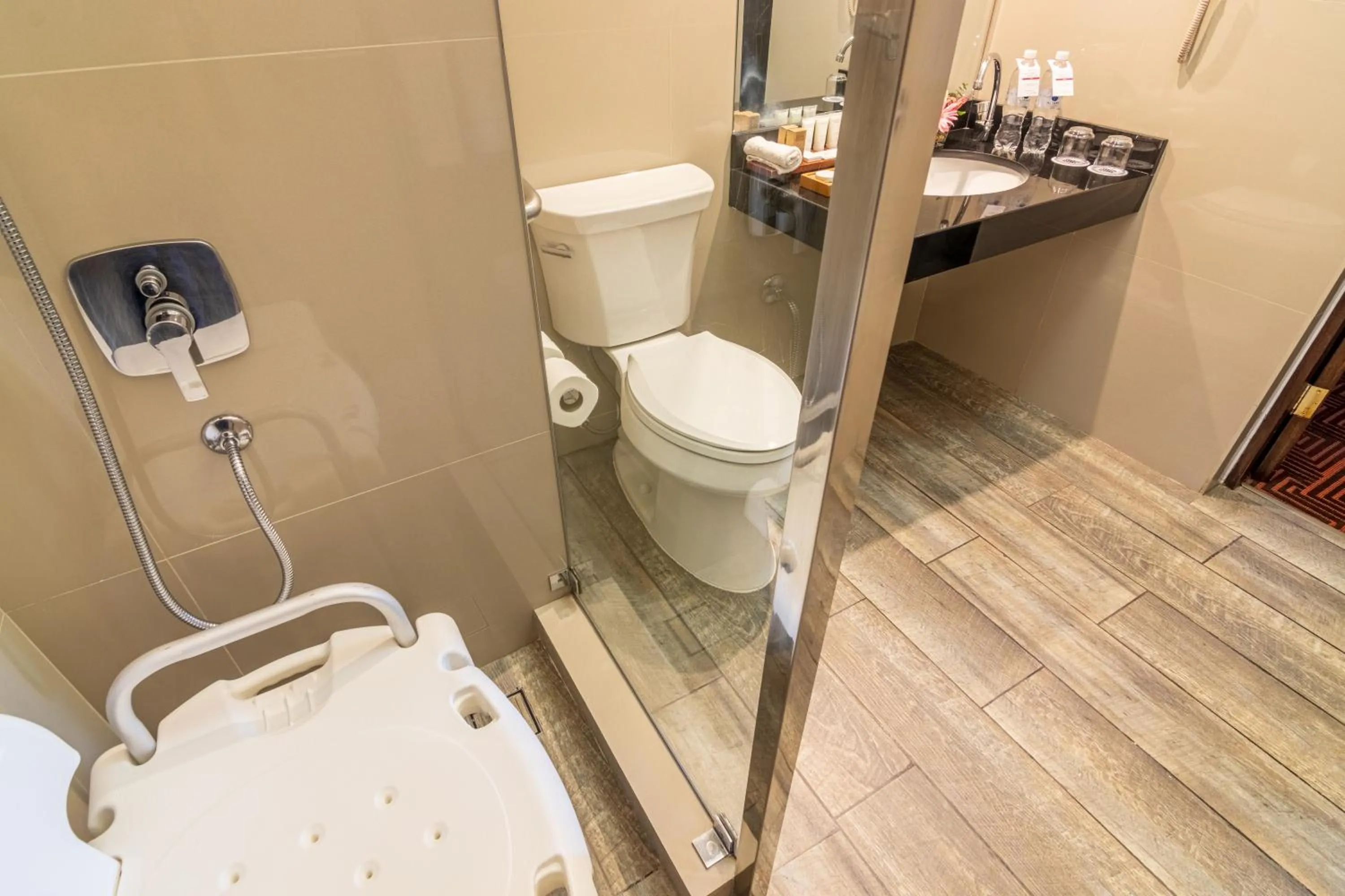 Shower in Sonesta Posadas del Inca Puno