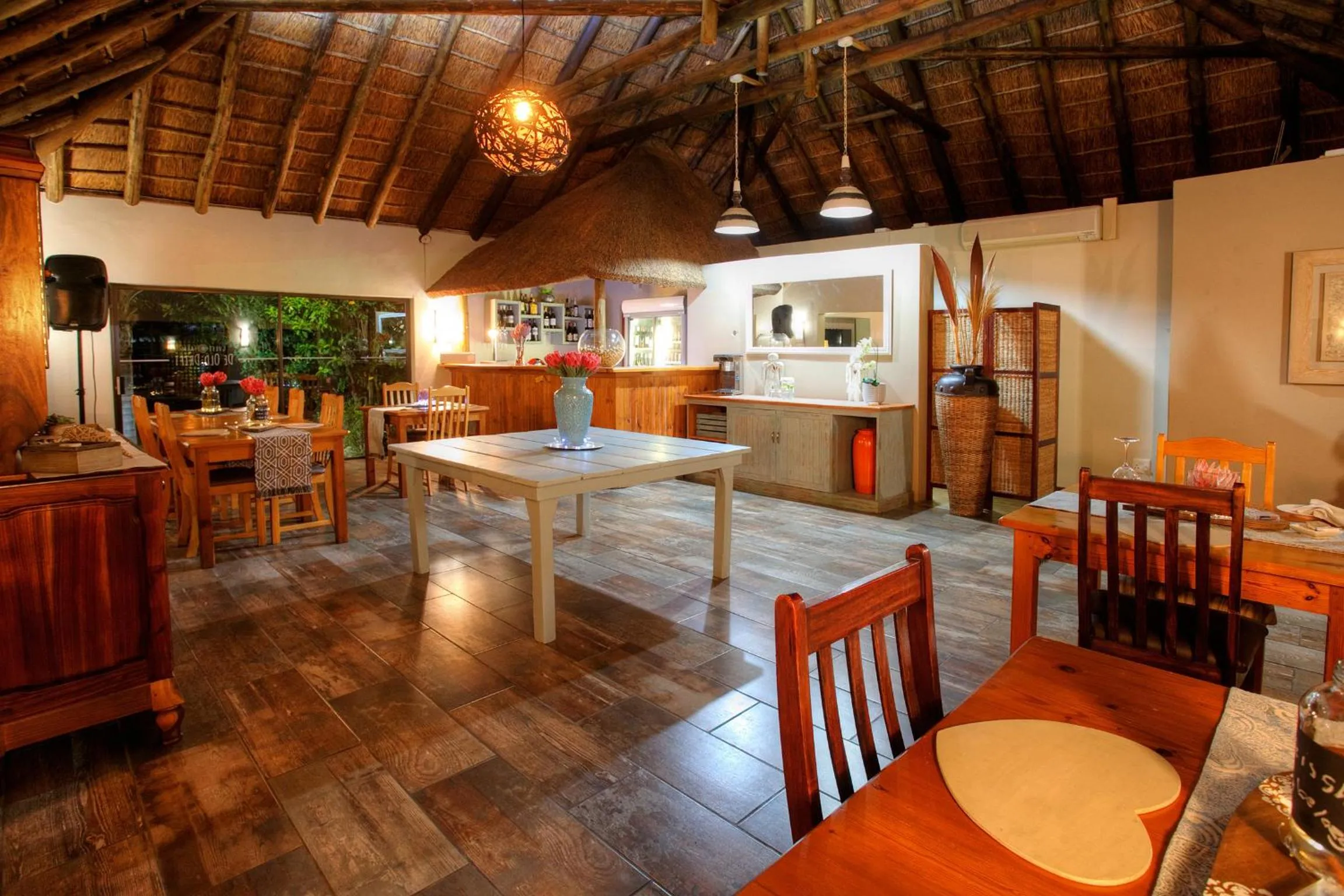 Communal lounge/ TV room in De Old Drift Guest Farm