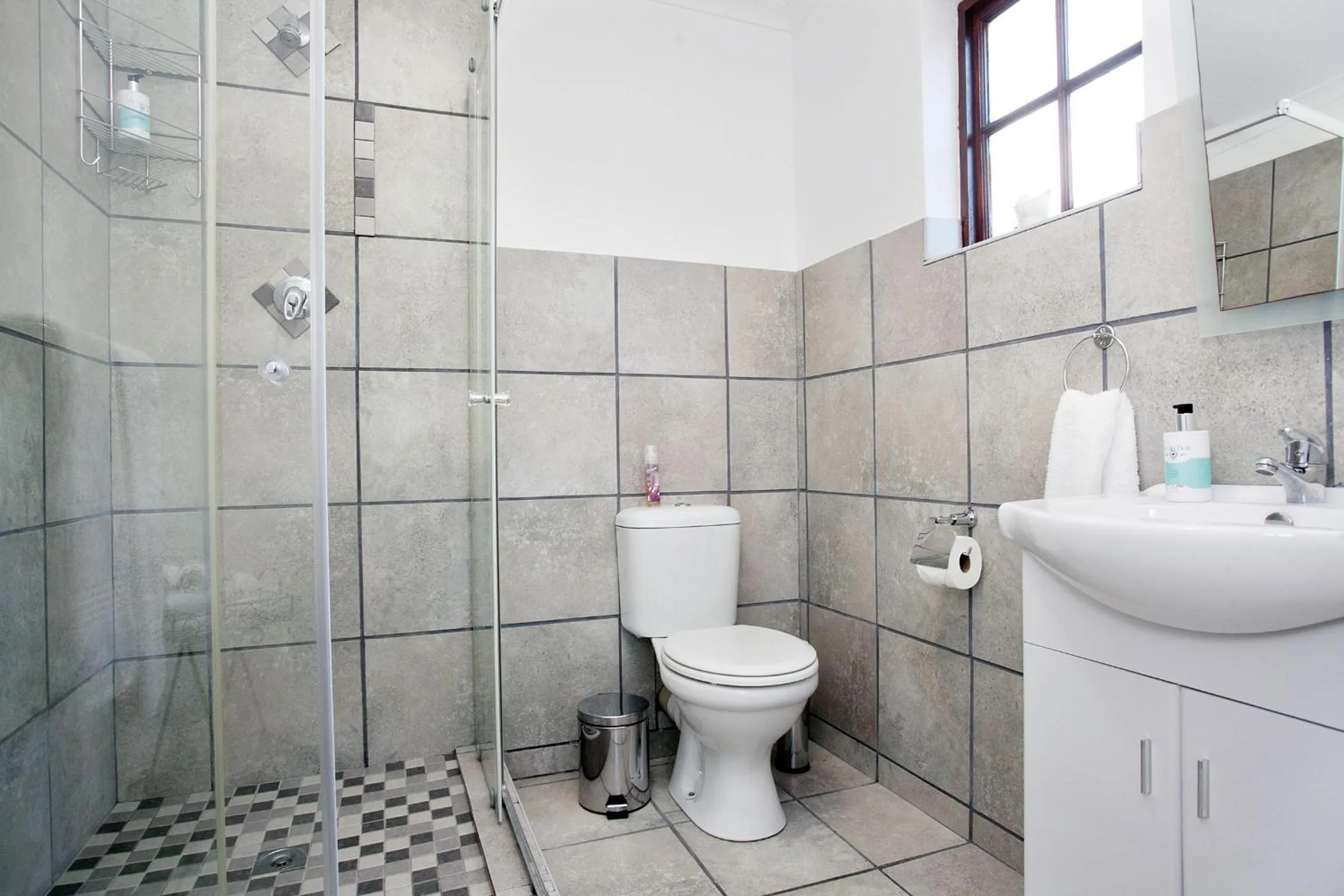 Shower in De Old Drift Guest Farm