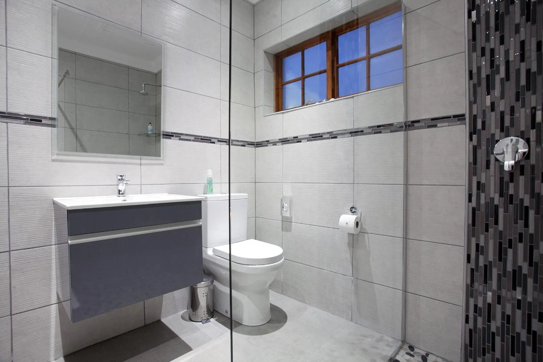 Shower in De Old Drift Guest Farm