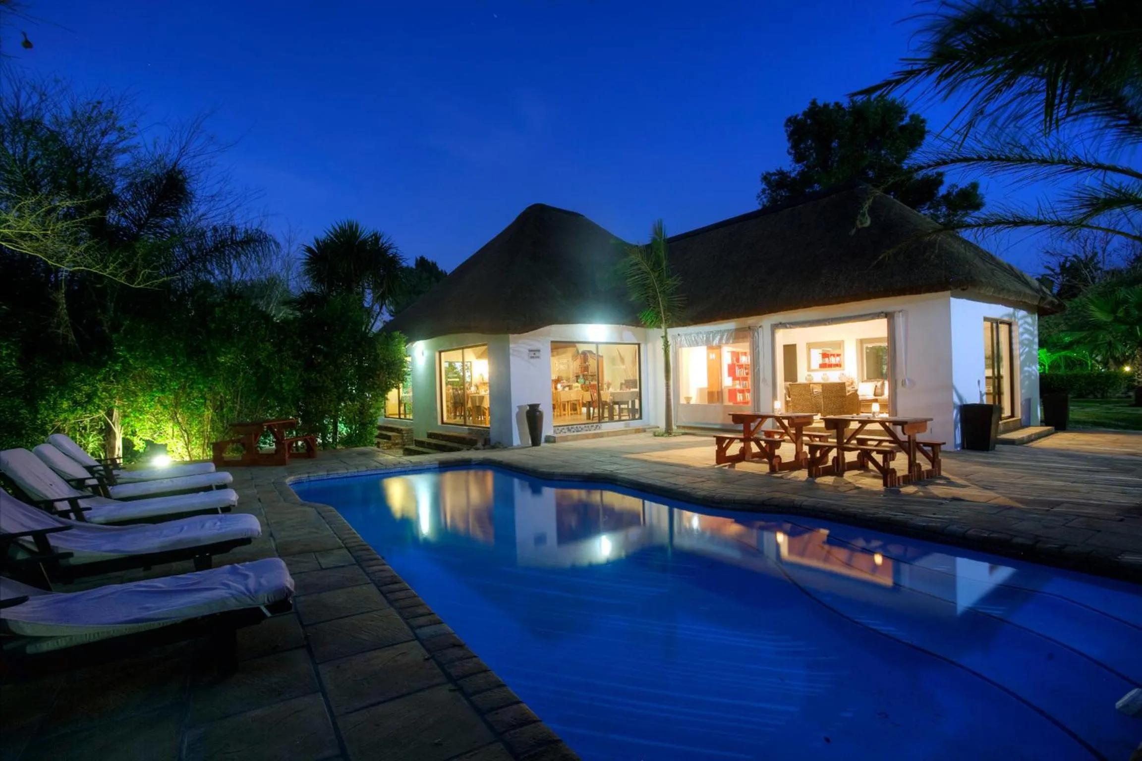 Communal lounge/ TV room in De Old Drift Guest Farm