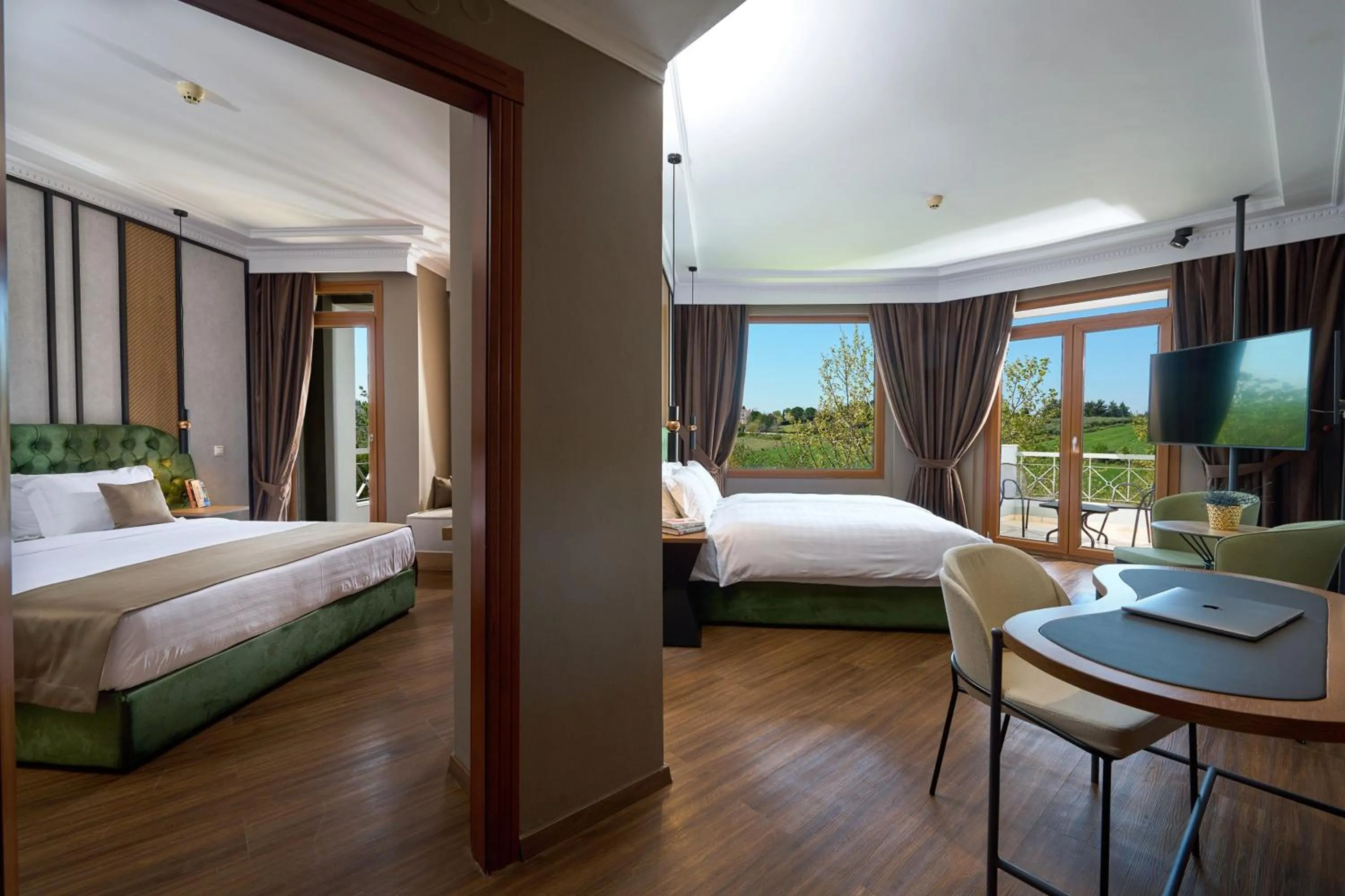 Photo of the whole room, Bed in Royal Hotel Thessaloniki